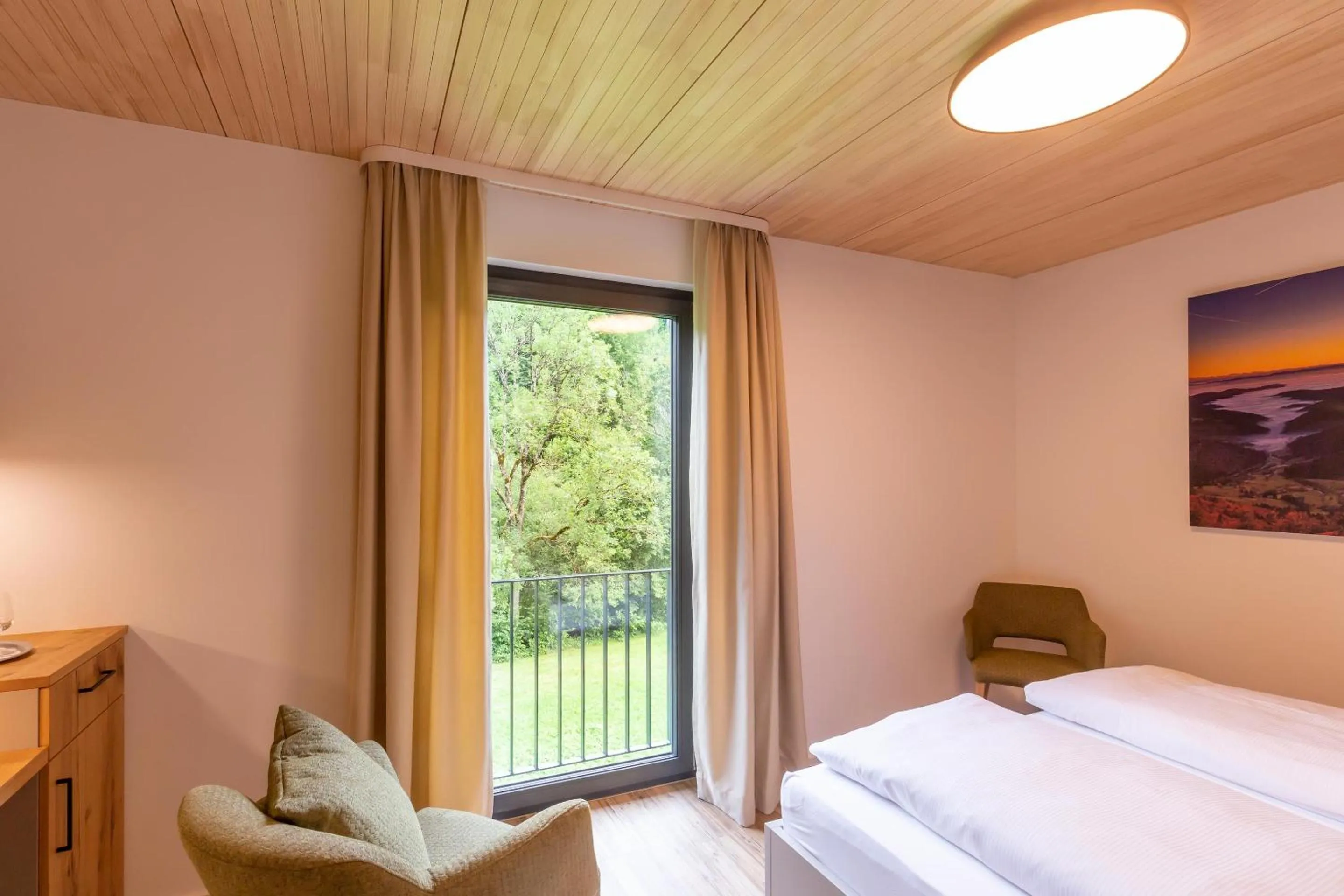Photo of the whole room, Bed in Goldener Adler Oberried - Hotel & Appartements