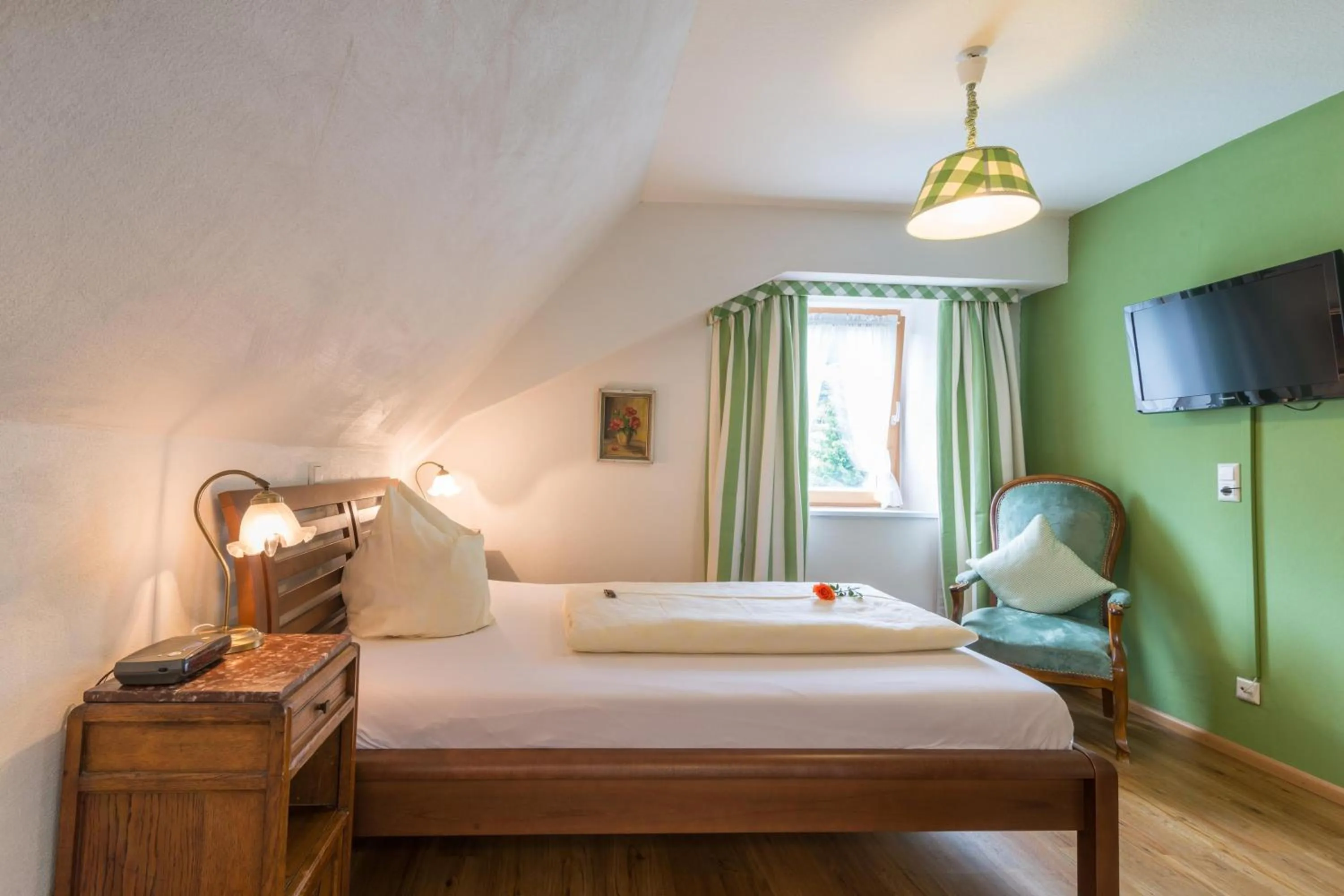 Bed in Goldener Adler Oberried - Hotel & Appartements
