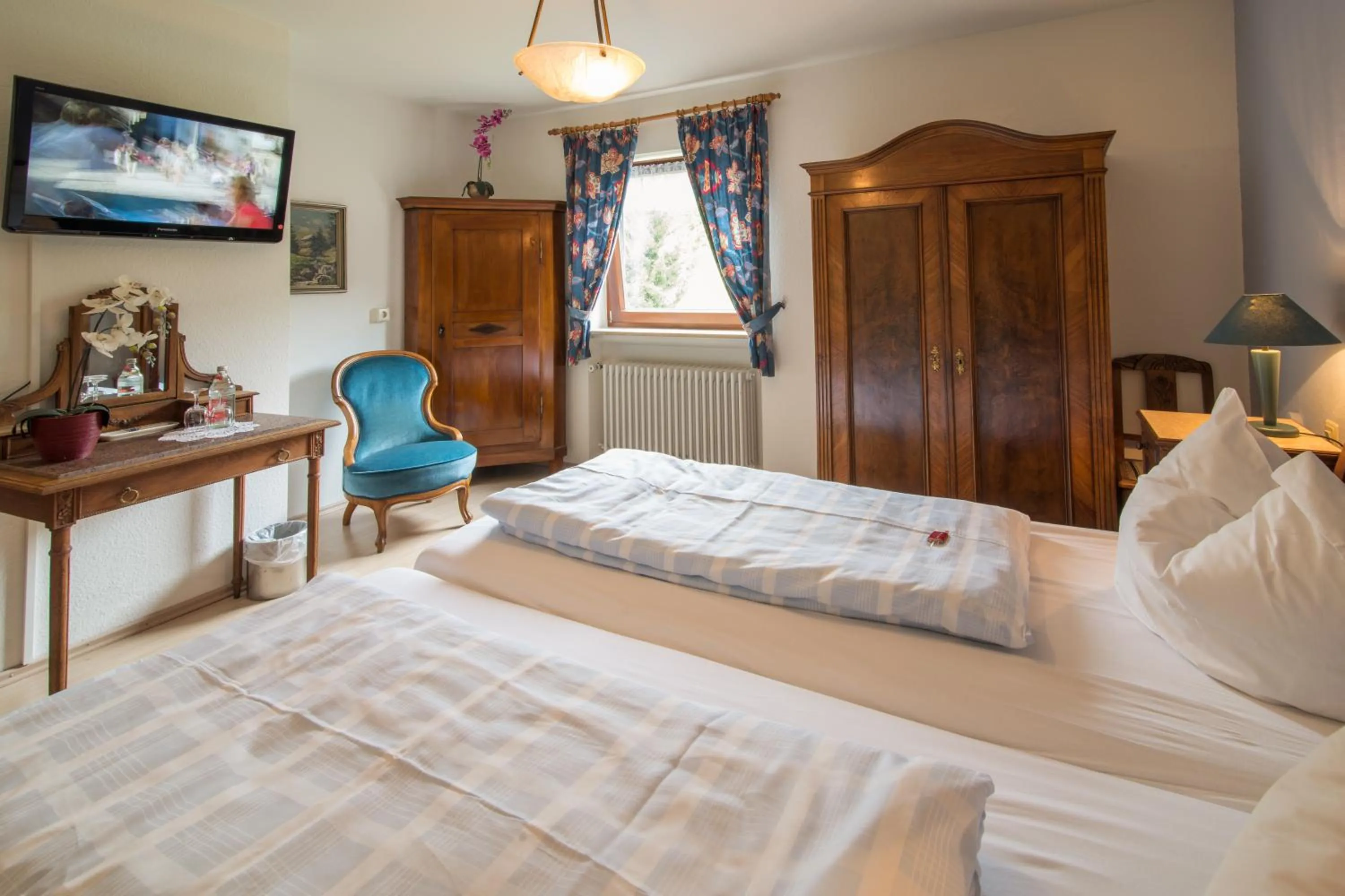 Day, Bed in Goldener Adler Oberried - Hotel & Appartements