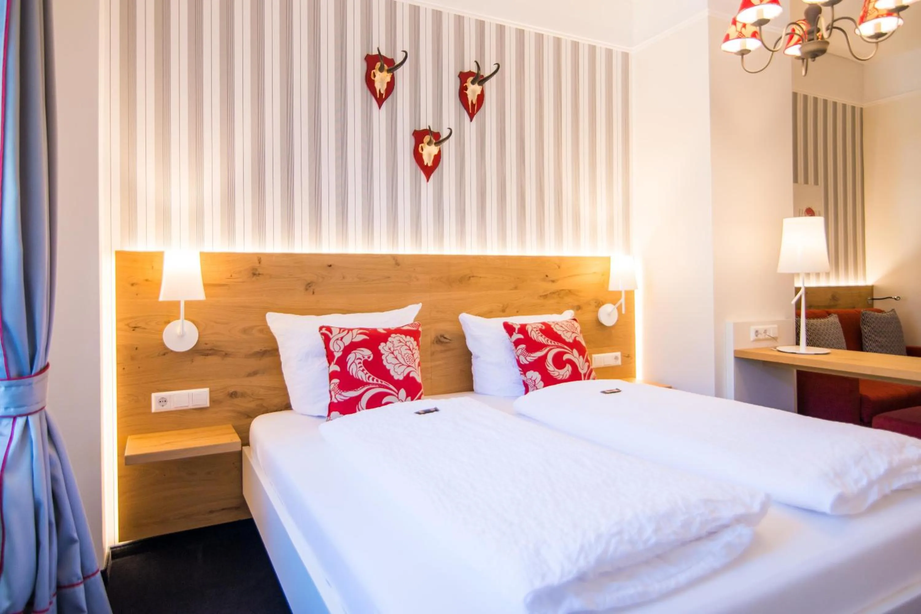 Bed in Goldener Adler Oberried - Hotel & Appartements