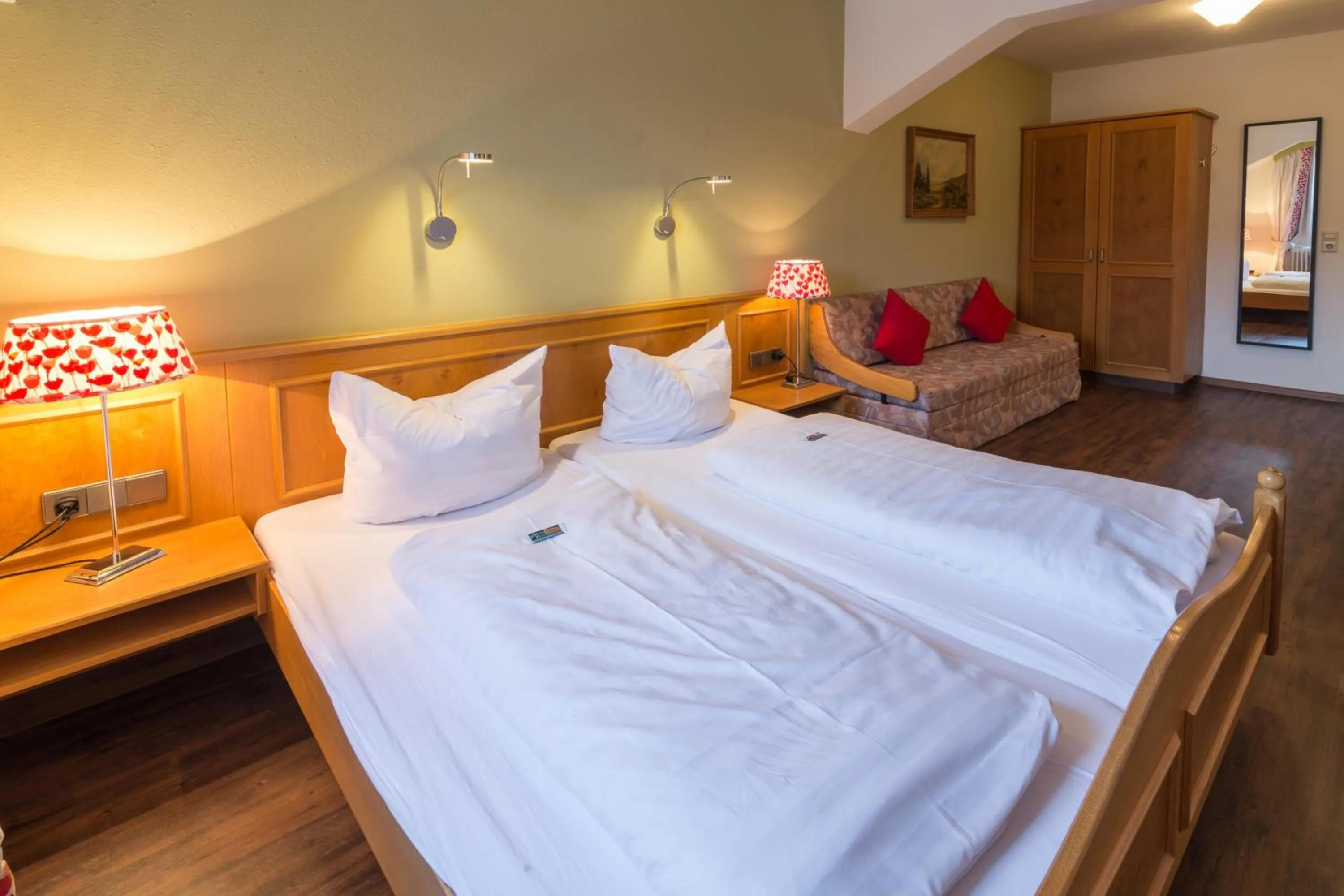 Bed in Goldener Adler Oberried - Hotel & Appartements