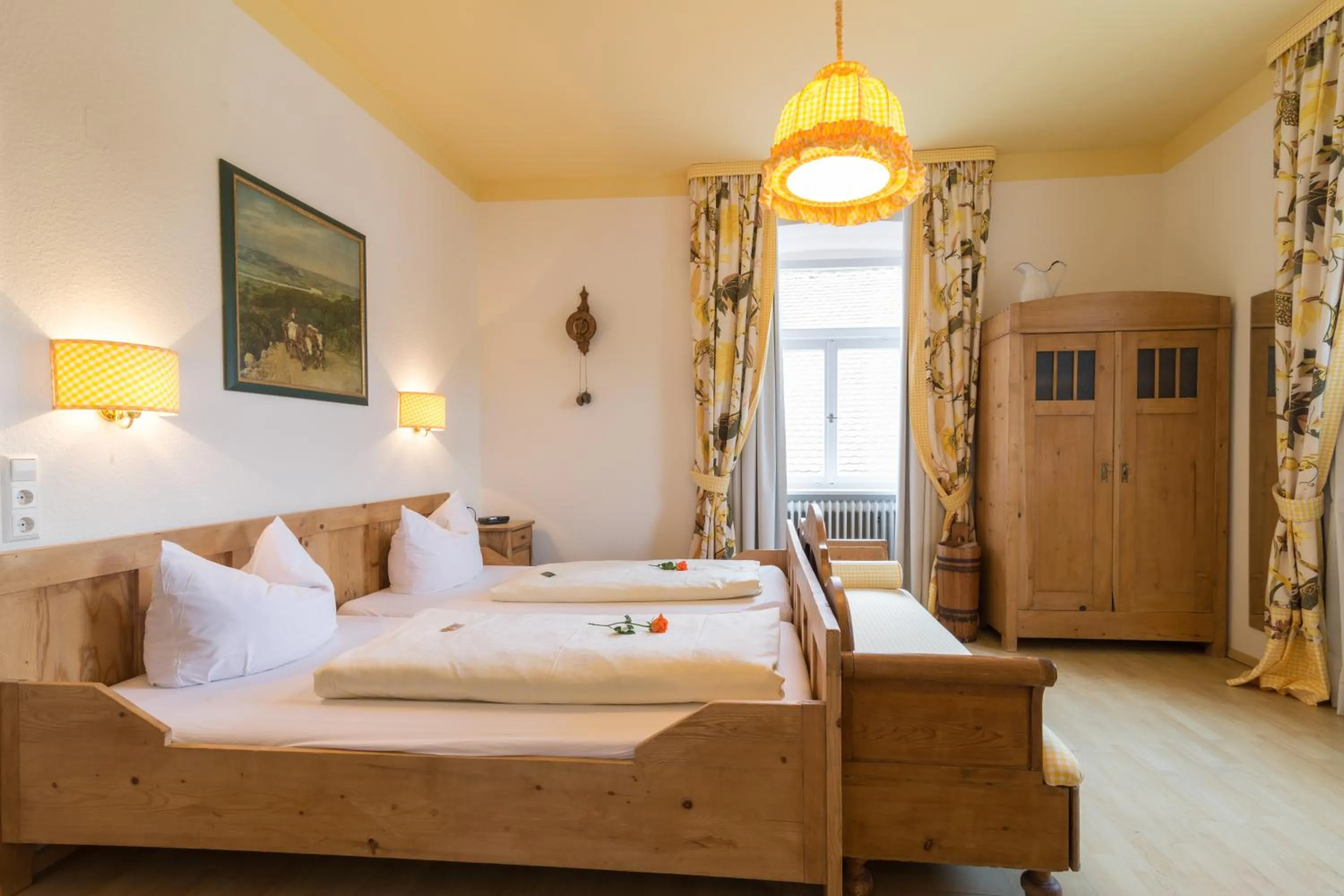 Bed in Goldener Adler Oberried - Hotel & Appartements