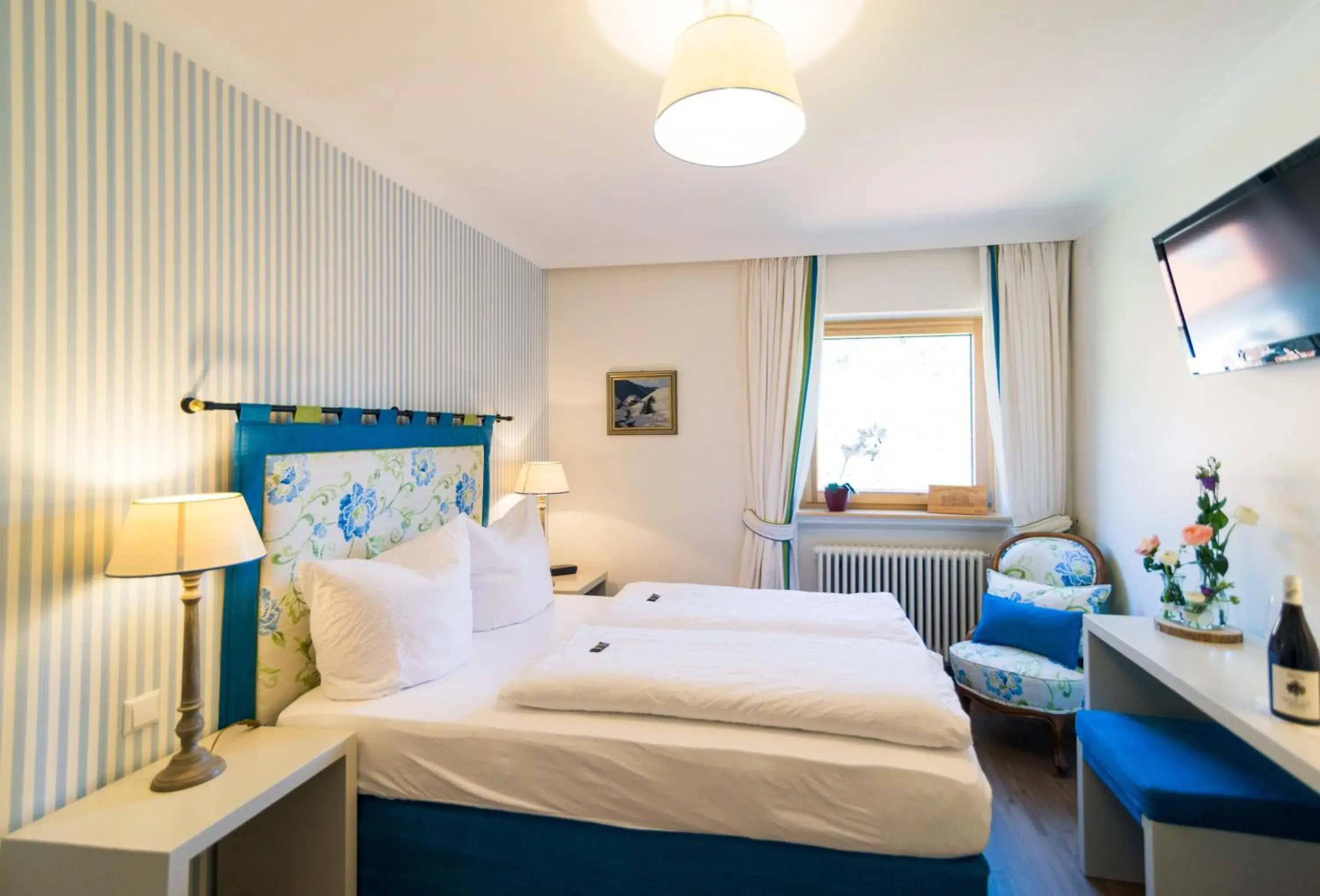 Classic Room A with small double bed - single occupancy in Goldener Adler Oberried - Hotel & Appartements Classic Room A with small double bed - single occupancy in Goldener Adler Oberried - Hotel & Appartements