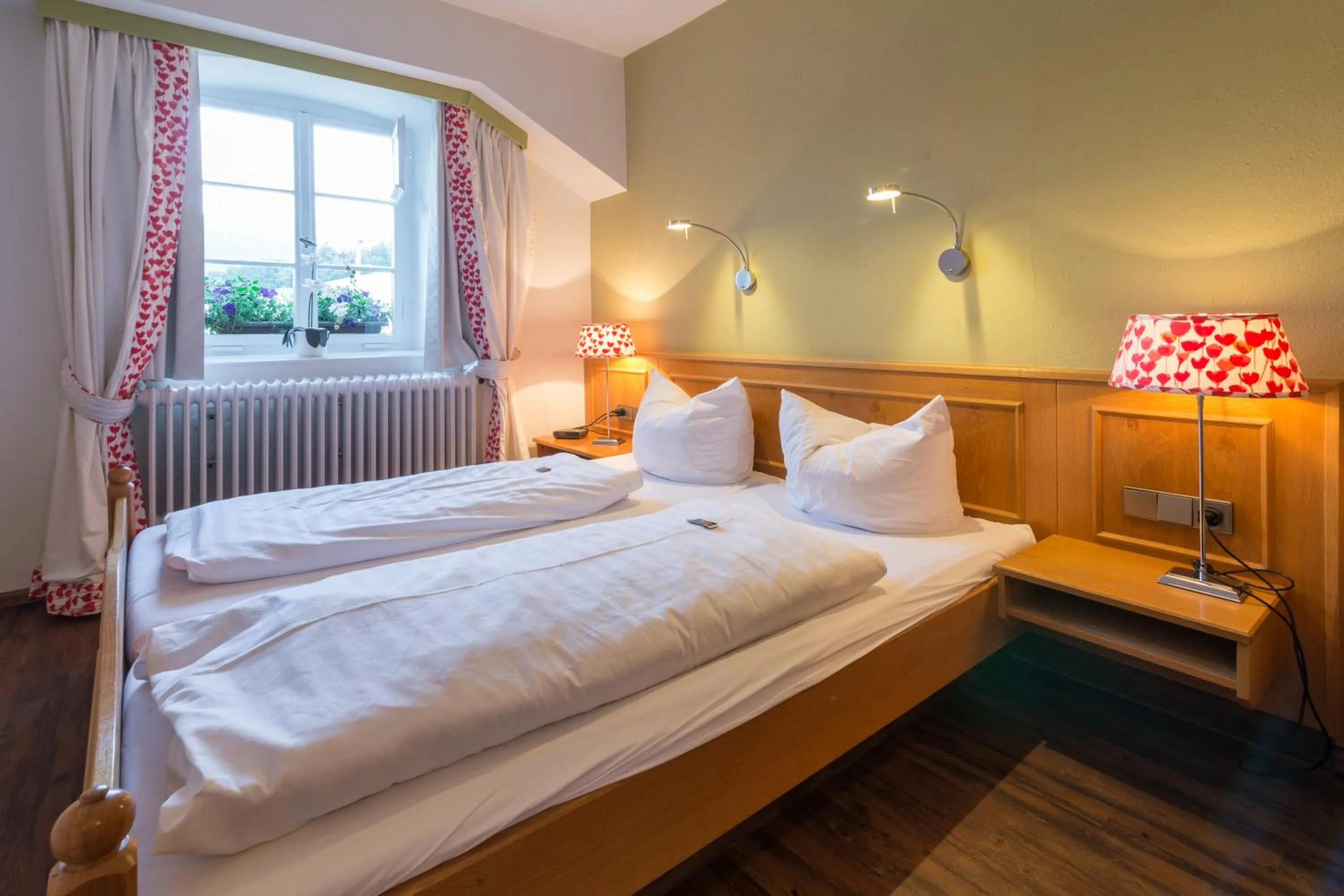 Bed in Goldener Adler Oberried - Hotel & Appartements