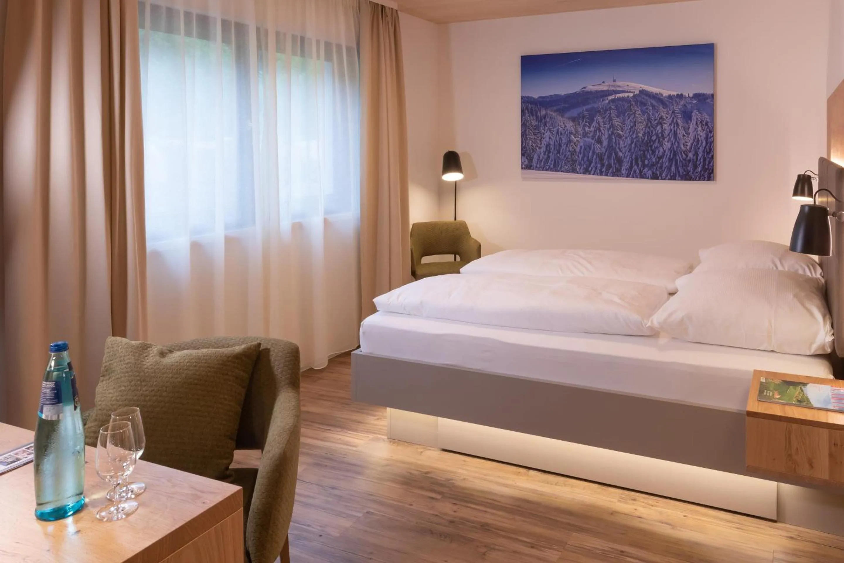 Photo of the whole room, Bed in Goldener Adler Oberried - Hotel & Appartements
