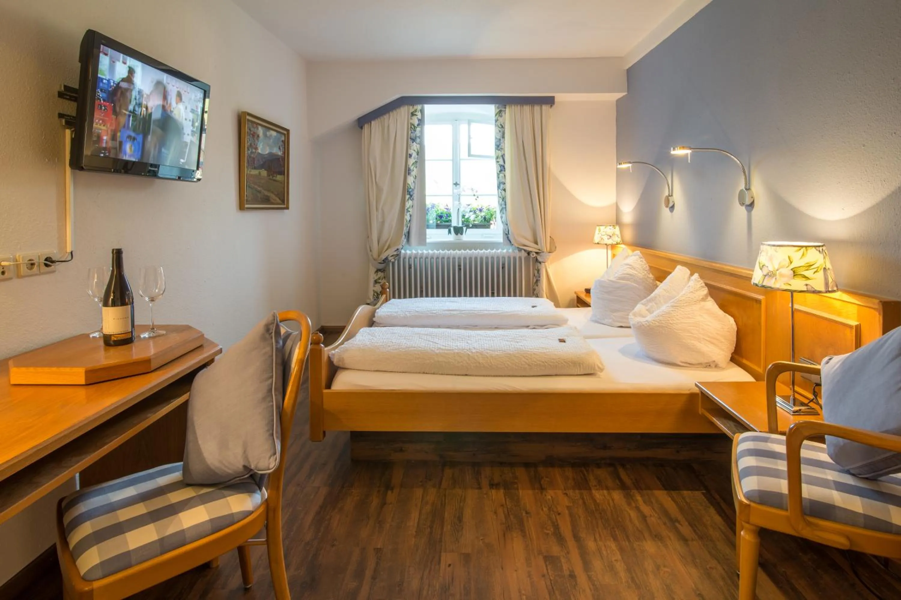 Photo of the whole room, Bed in Goldener Adler Oberried - Hotel & Appartements