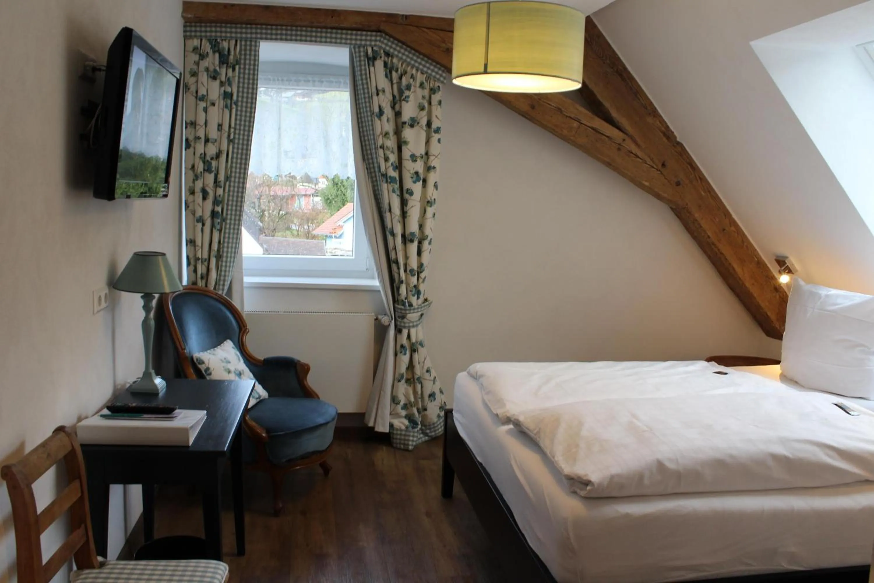 Bed in Goldener Adler Oberried - Hotel & Appartements