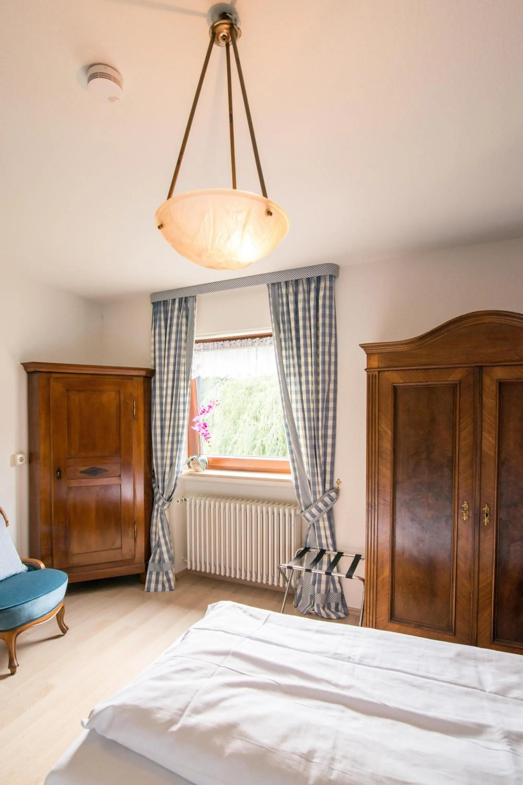 Photo of the whole room, Bed in Goldener Adler Oberried - Hotel & Appartements