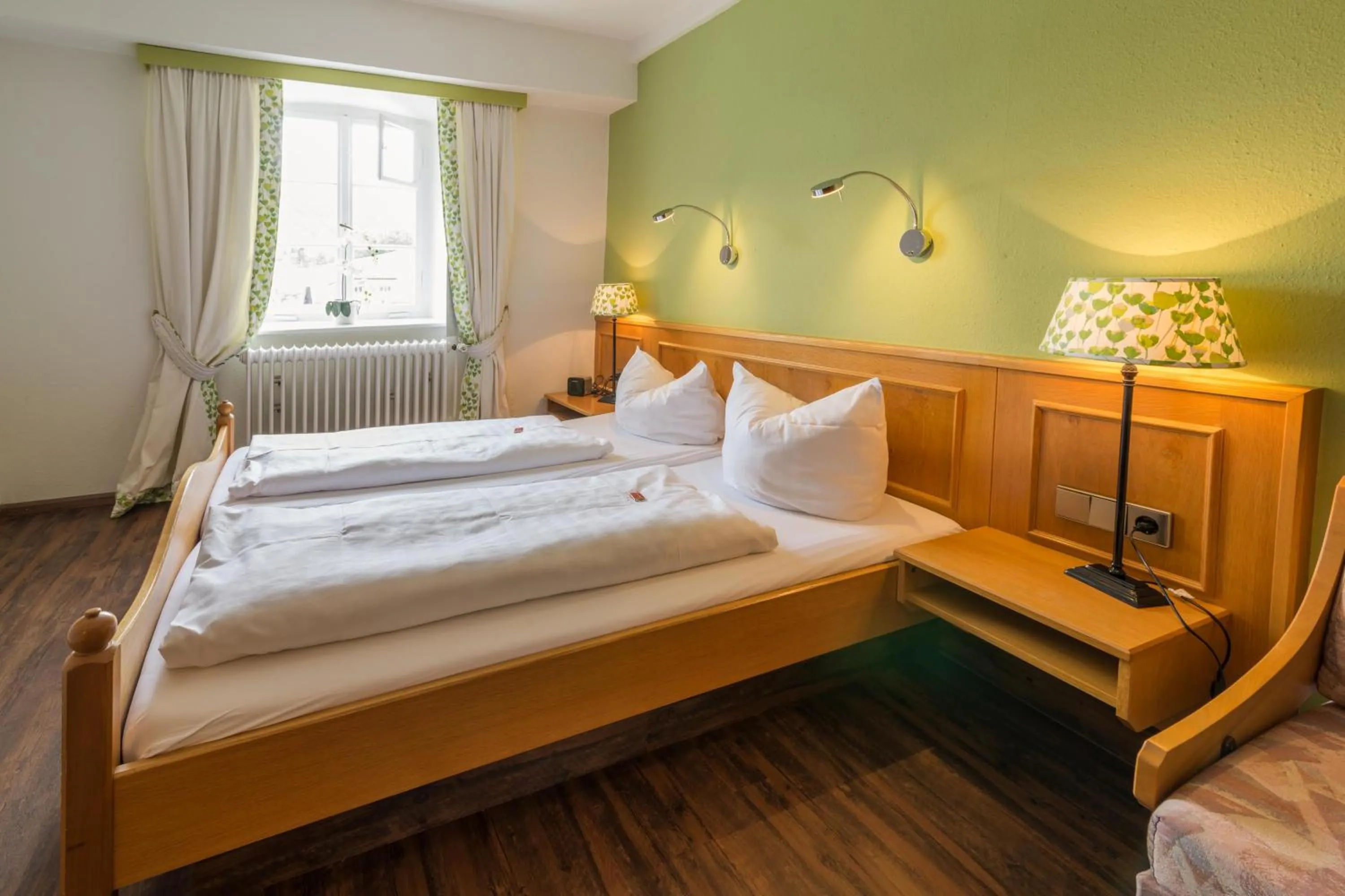 Bed in Goldener Adler Oberried - Hotel & Appartements