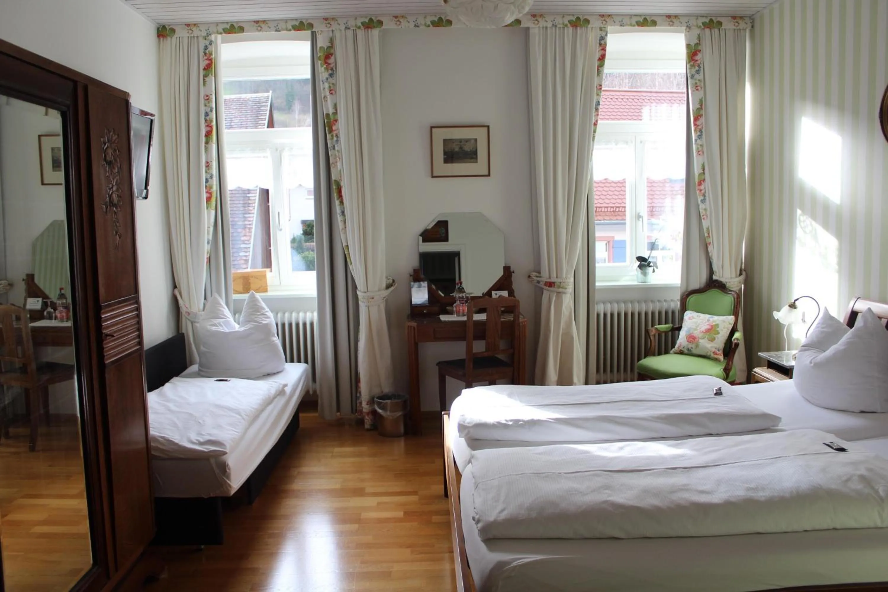 Bed in Goldener Adler Oberried - Hotel & Appartements