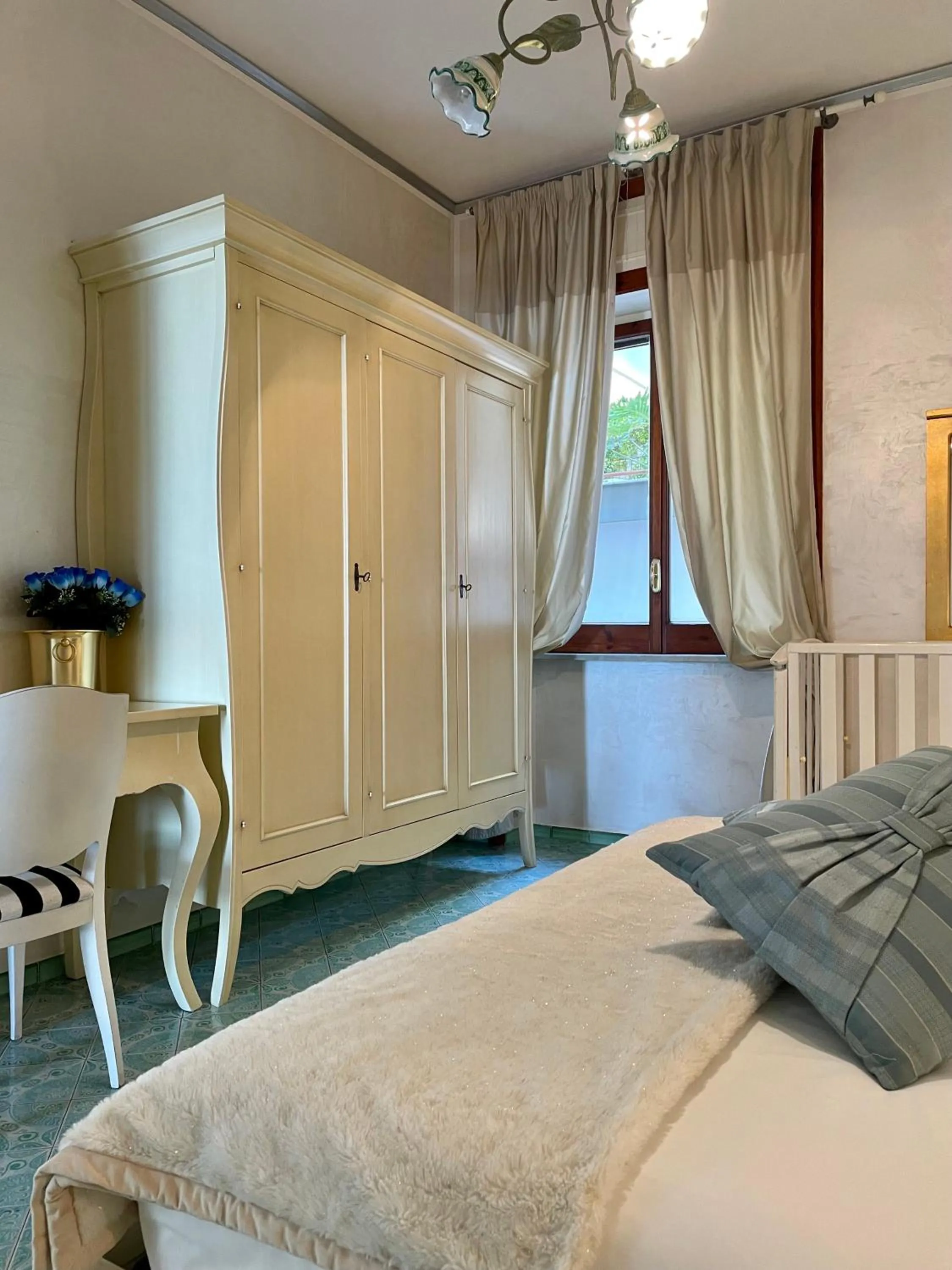 Photo of the whole room, Bed in Bellavista Costa d'Amalfi