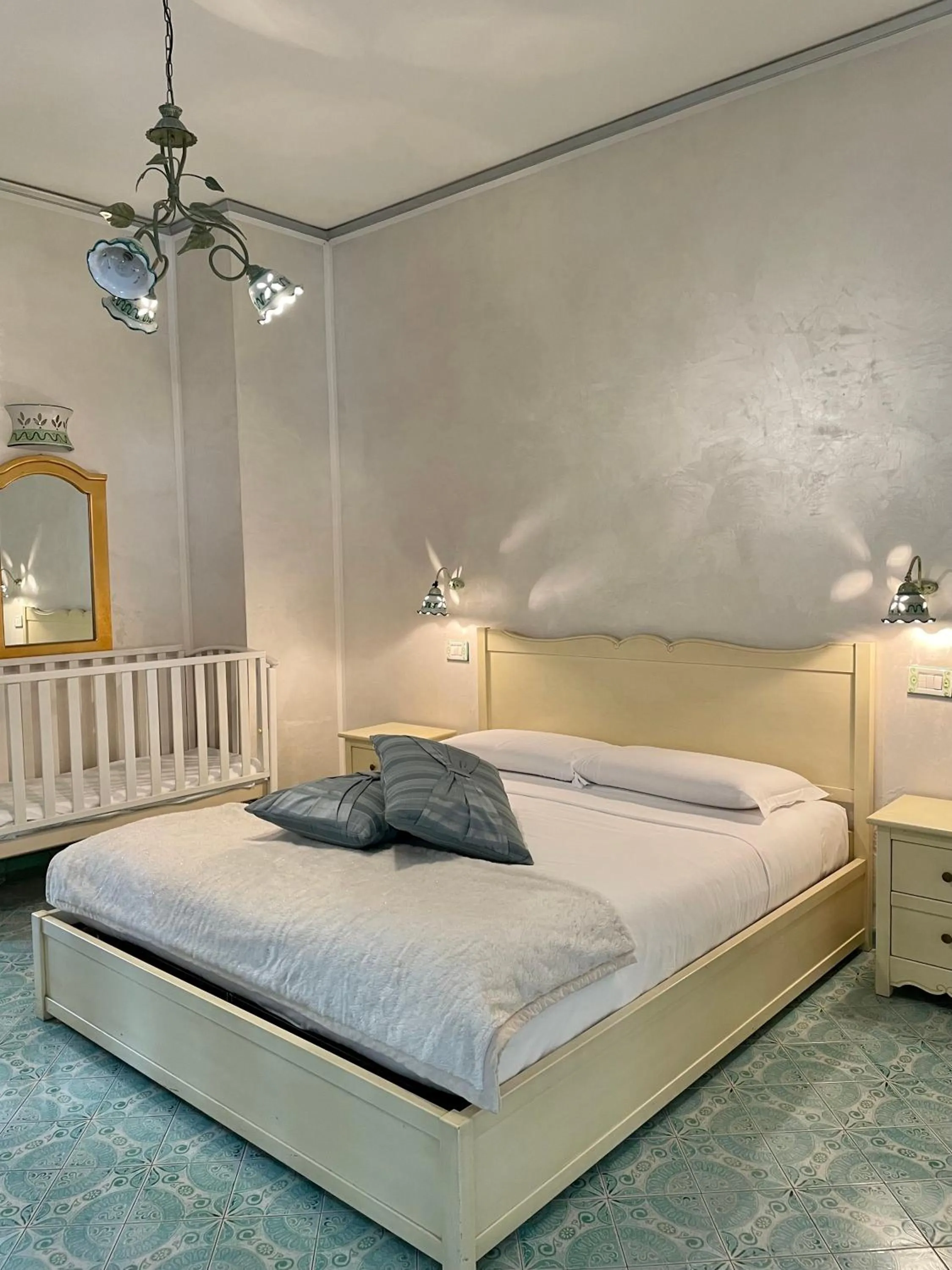 Photo of the whole room, Bed in Bellavista Costa d'Amalfi