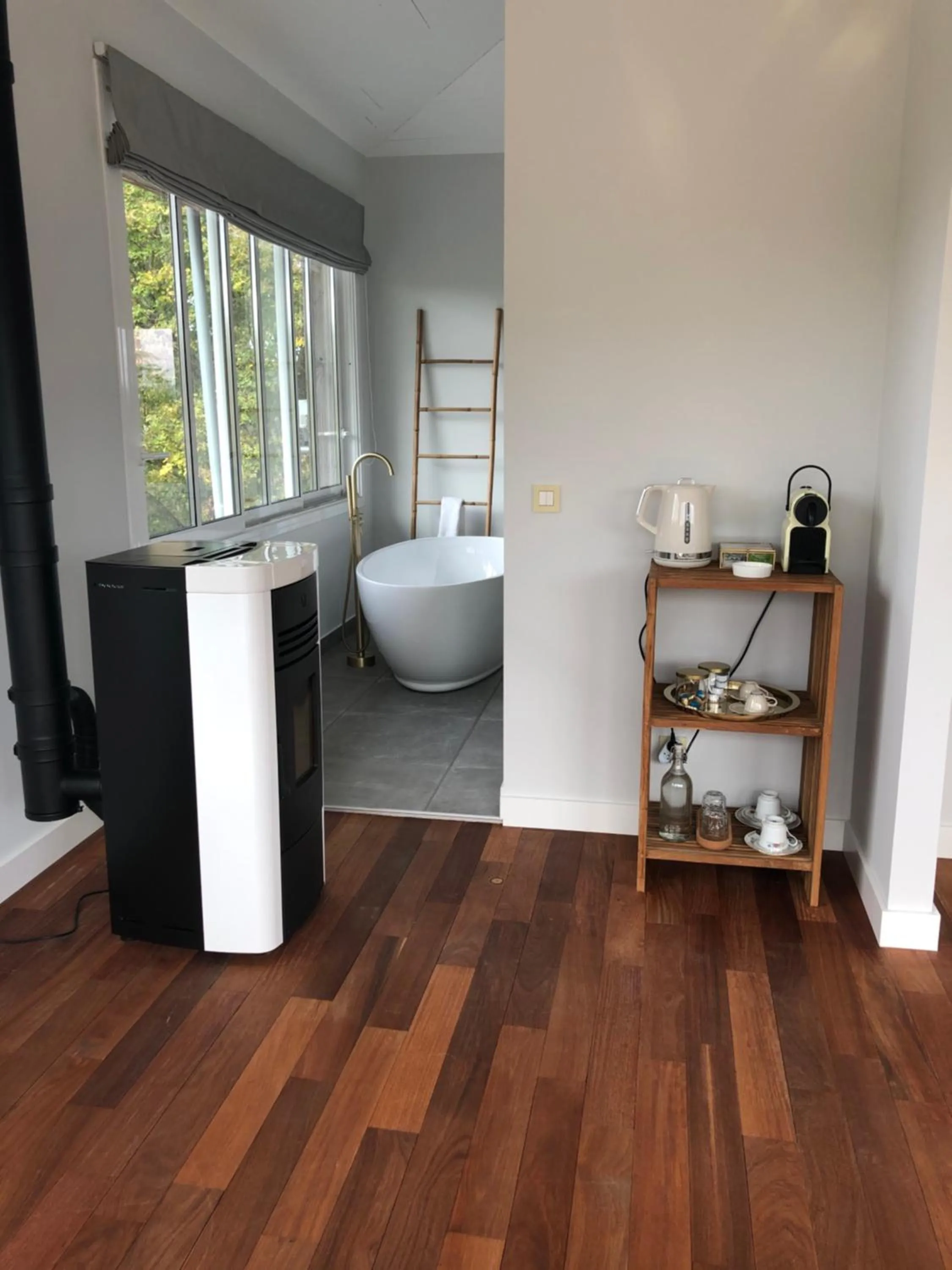 Coffee/tea facilities in Château Destinée