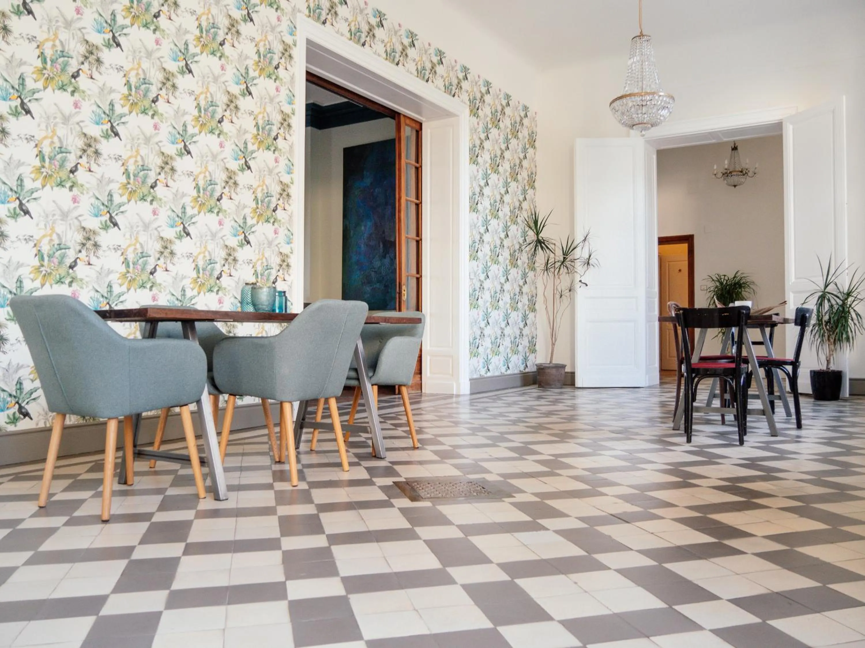 Evening entertainment in Château Destinée