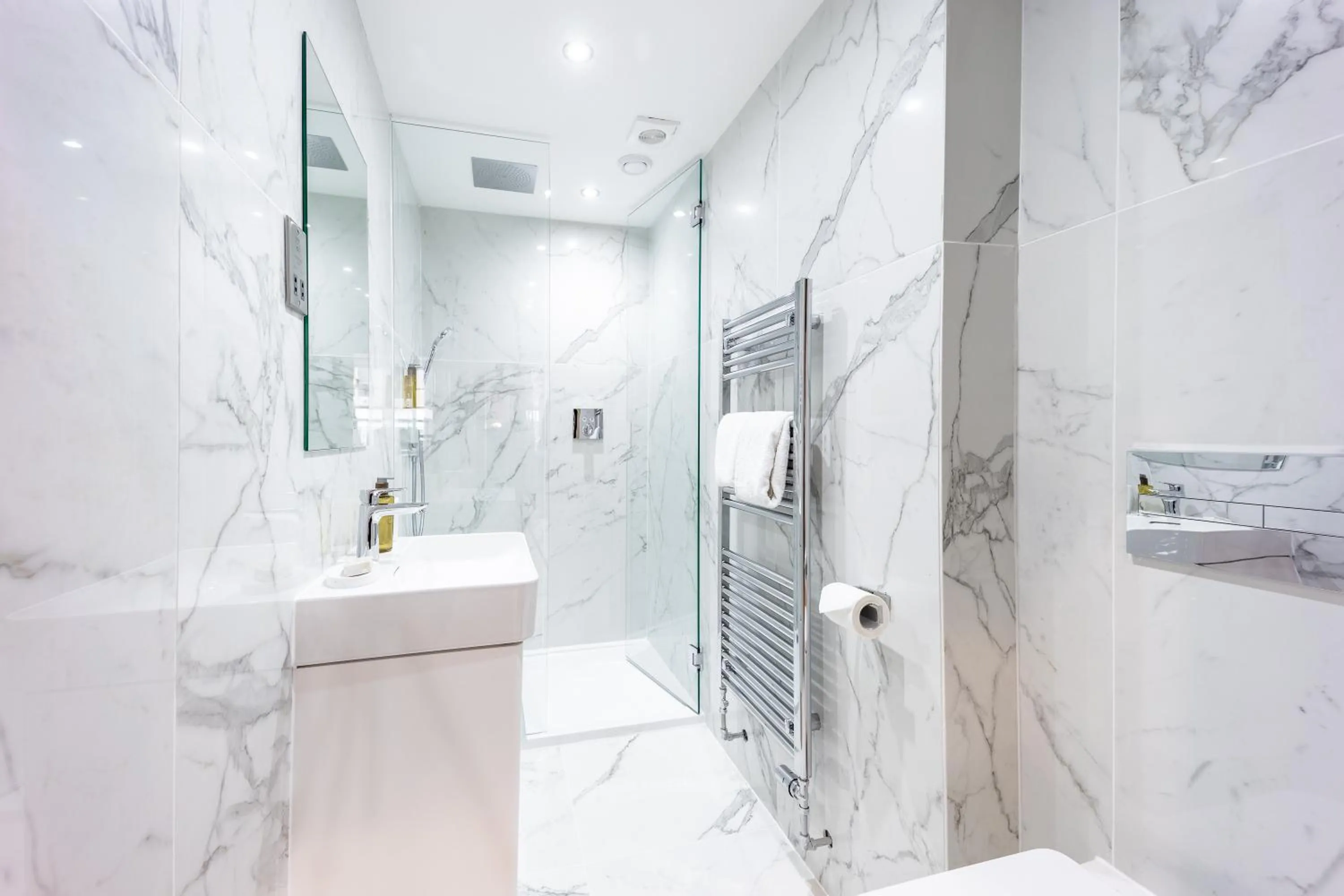 Shower in No1 Apartments & Bedrooms St Andrews - St Mary's