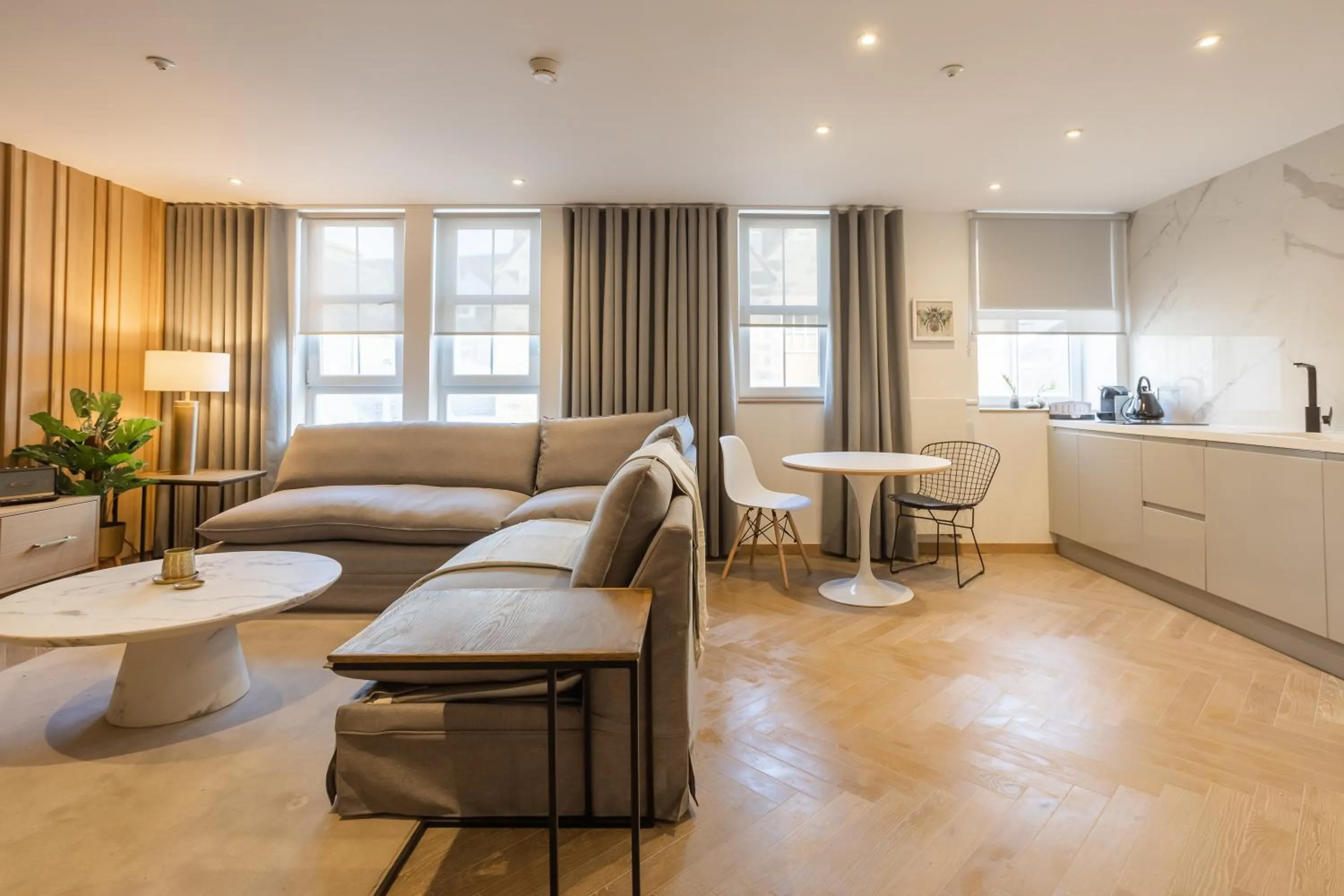 Kitchen or kitchenette in No1 Apartments & Bedrooms St Andrews - St Mary's