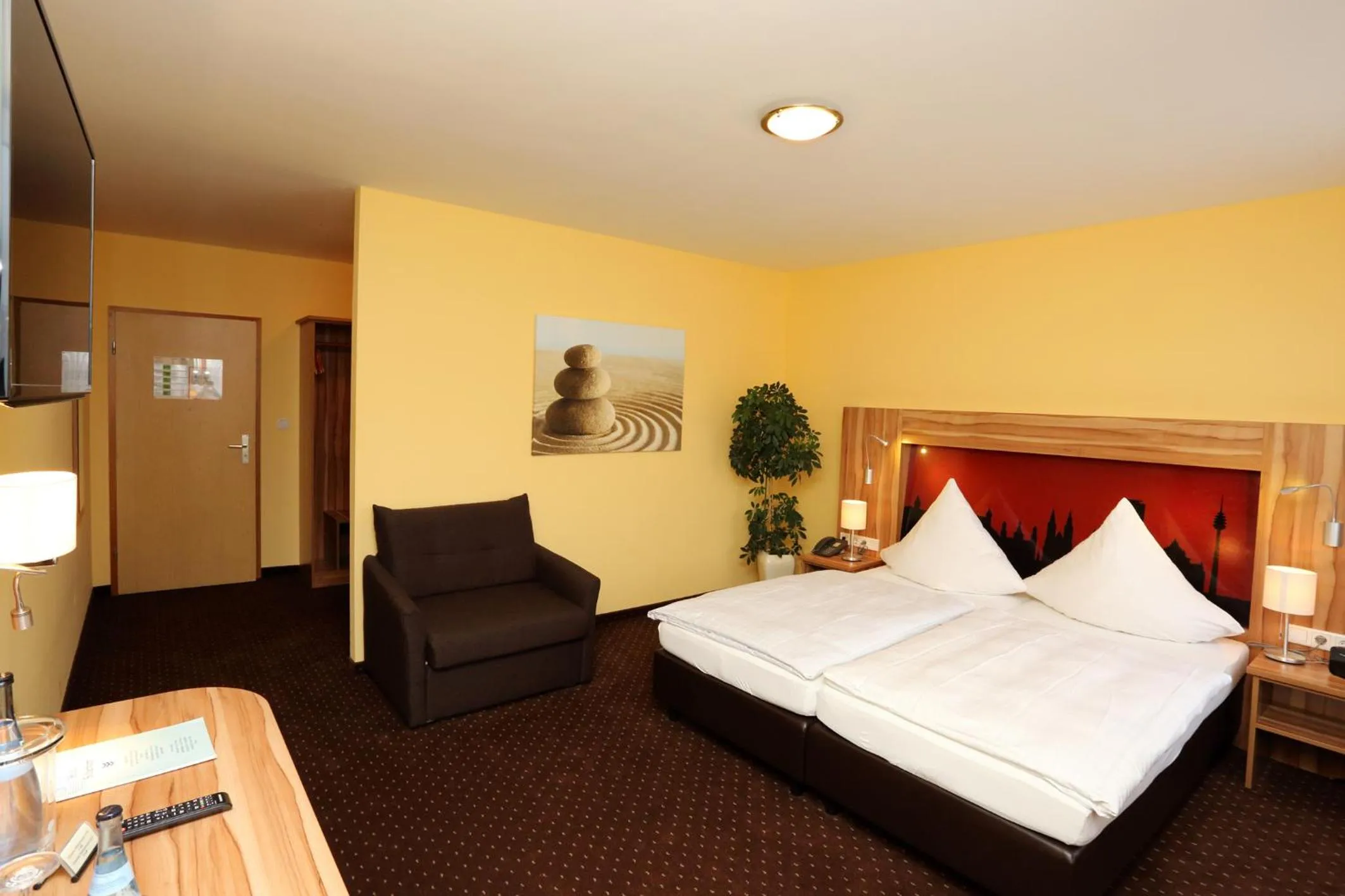 Photo of the whole room, Bed in Hotel Silberhorn