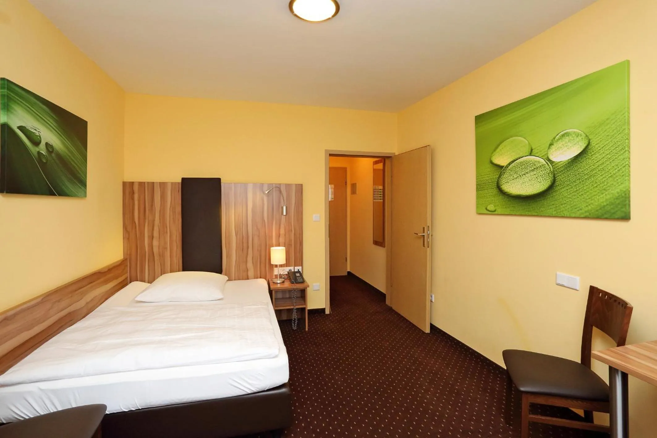 Photo of the whole room, Bed in Hotel Silberhorn