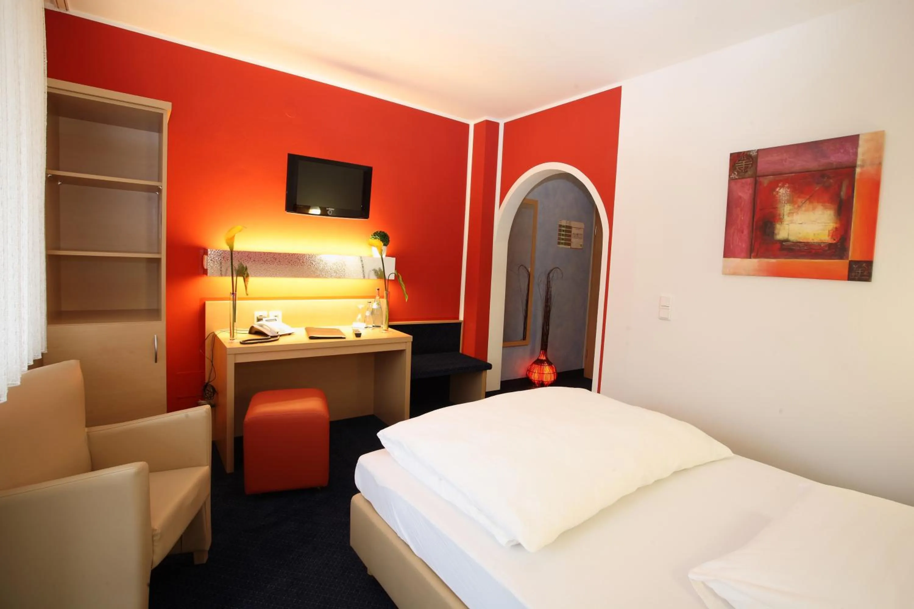 Photo of the whole room, Bed in Hotel Silberhorn