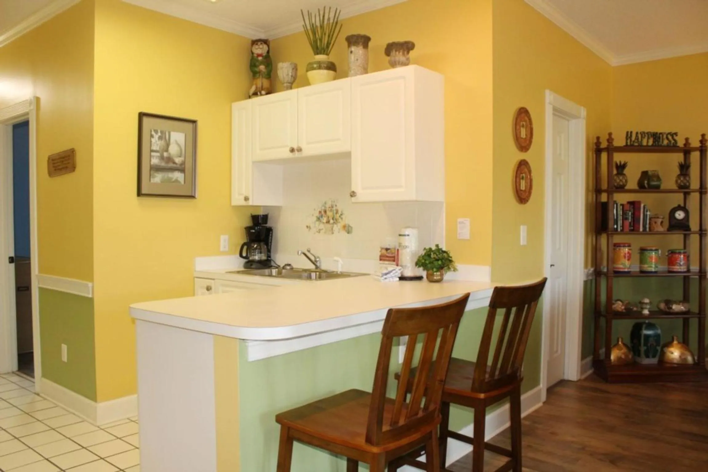 Kitchen or kitchenette in Magnolia Place by Palmetto Vacations