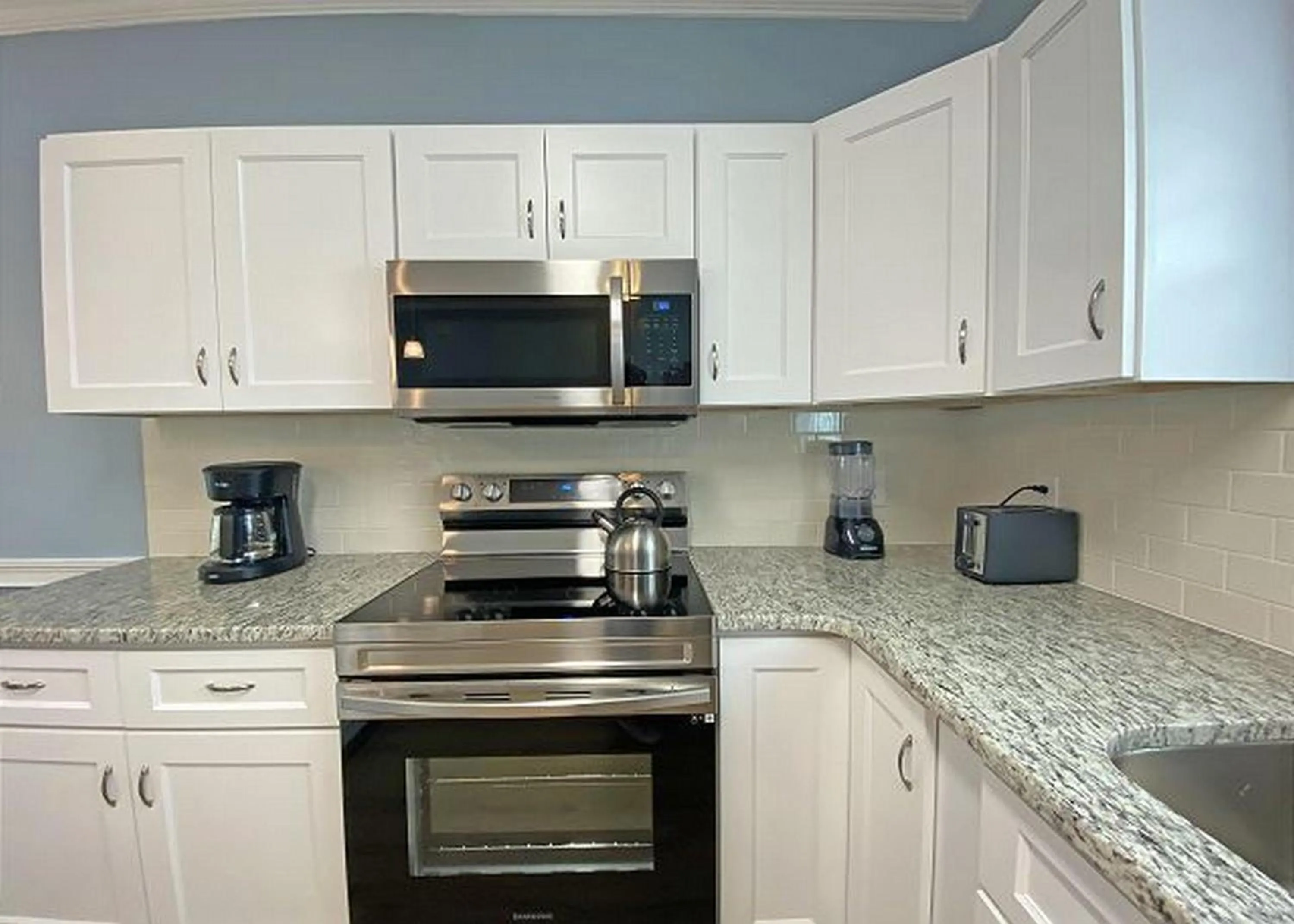 Kitchen or kitchenette in Magnolia Place by Palmetto Vacations