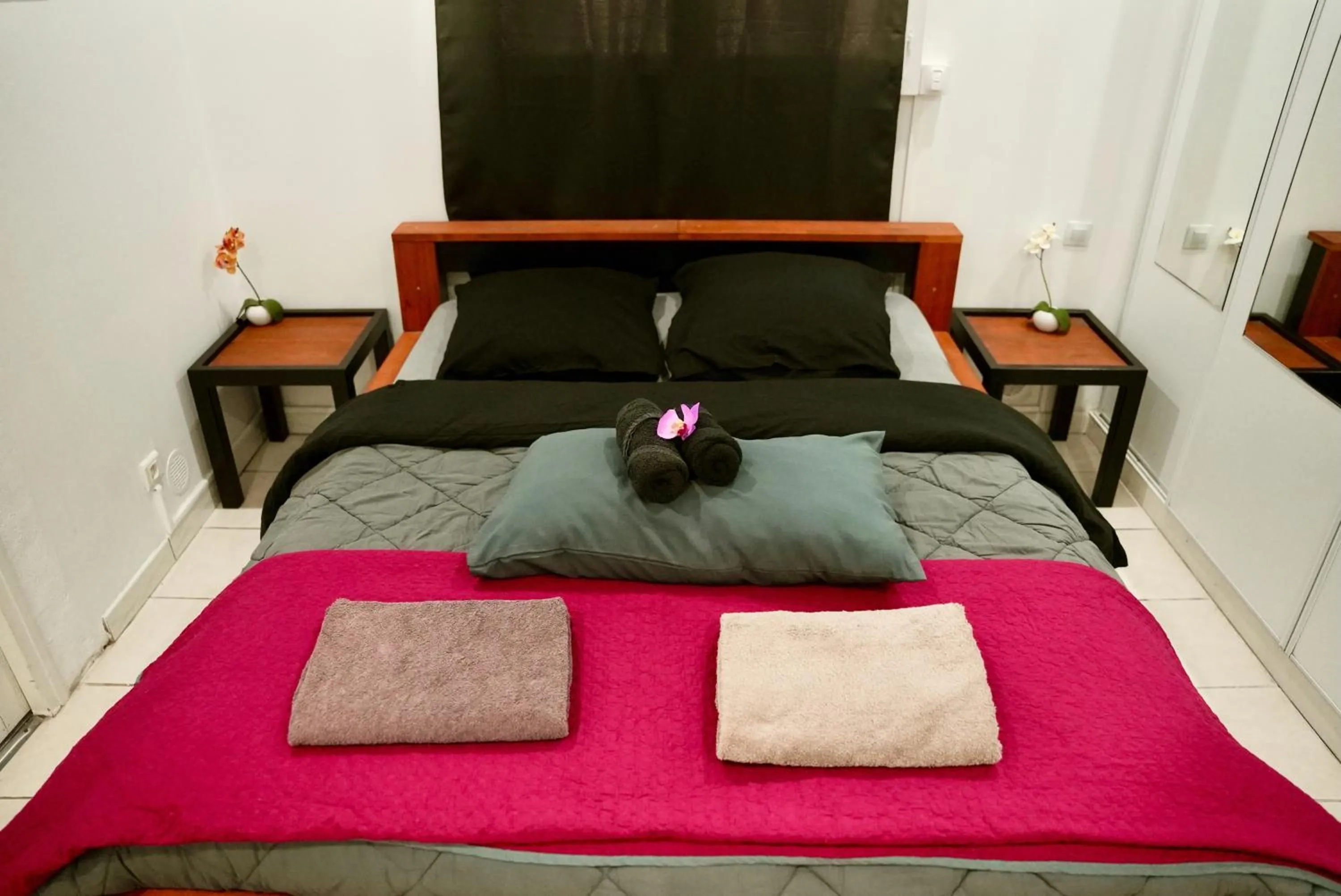 Bed in Mas La Farelle Gîte, Fitness & Salle de jeux gratuite & SPA en supplément