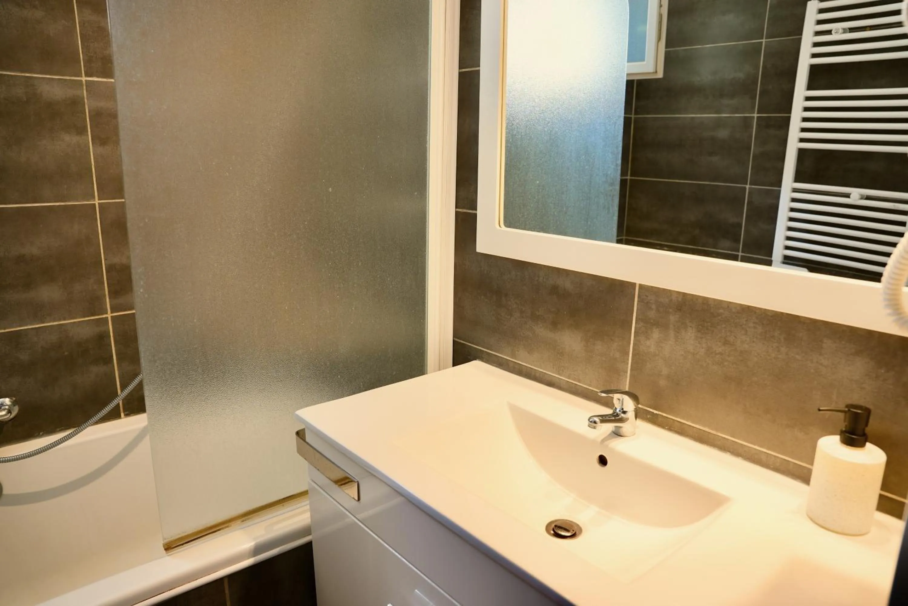 Mas La Farelle Gîte, Fitness & Salle de jeux gratuite & SPA en supplément