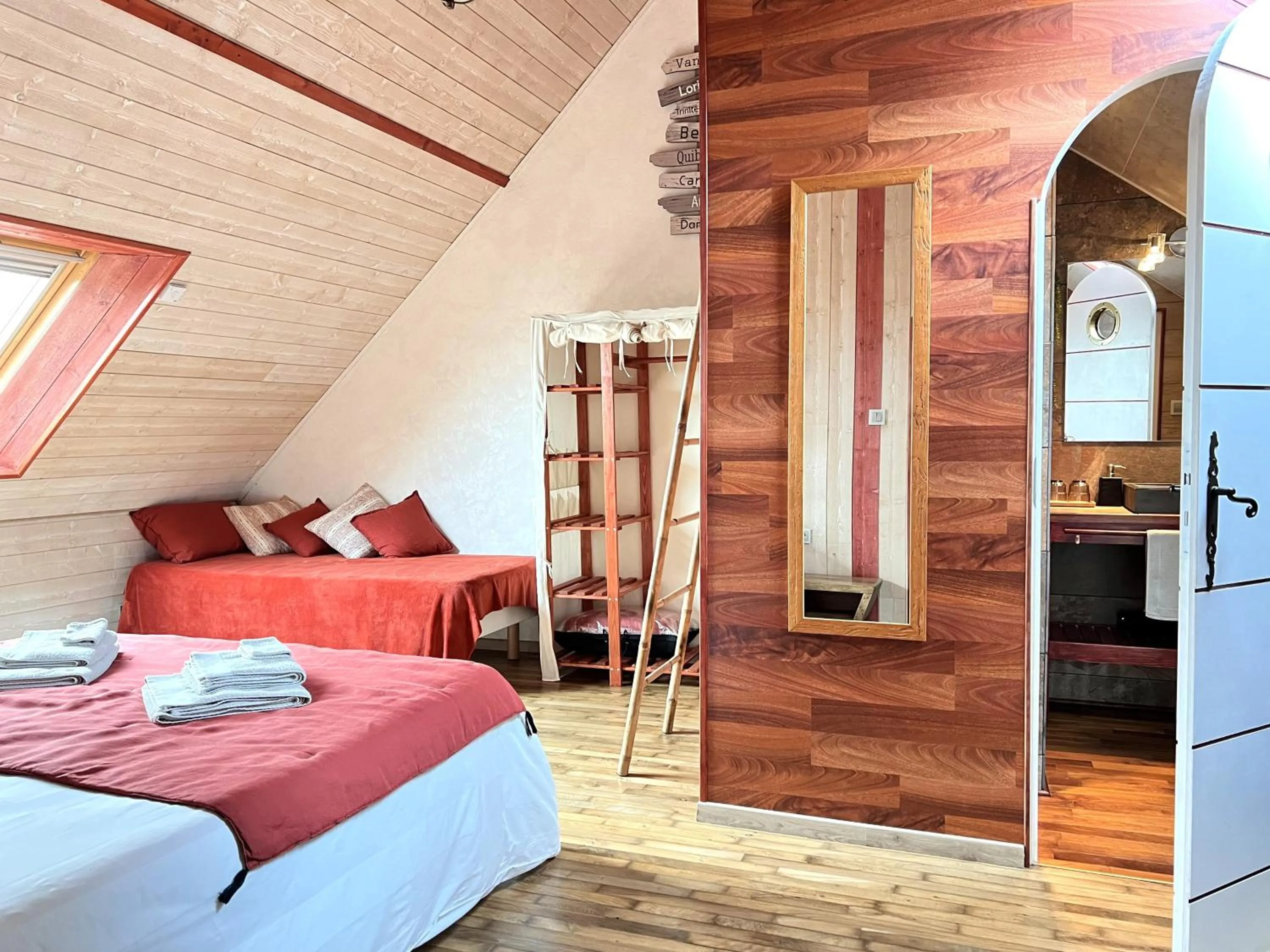 Toilet, Bed in La Bisquine