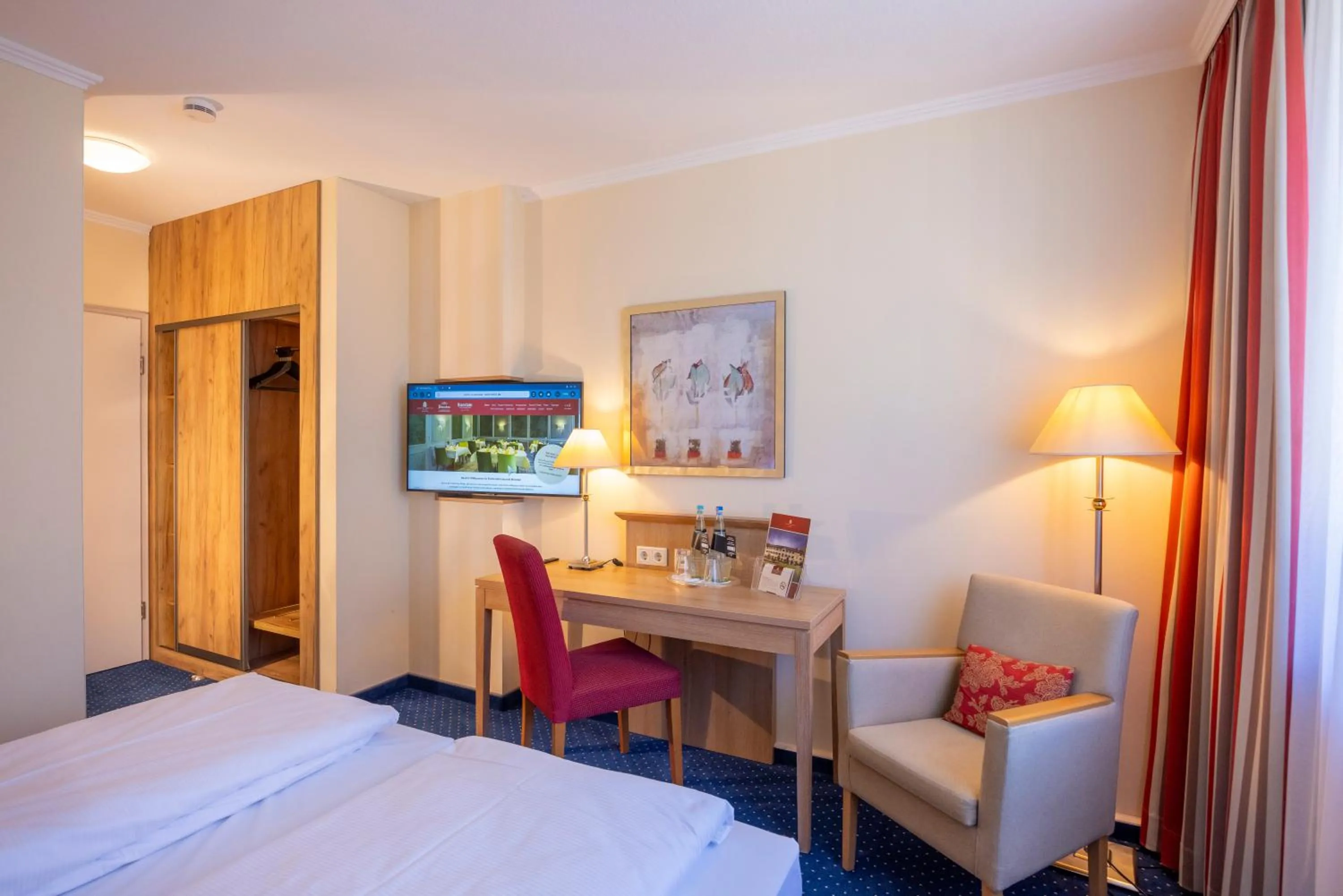 Photo of the whole room, Bed in Parkhotel Hohenfeld Münster