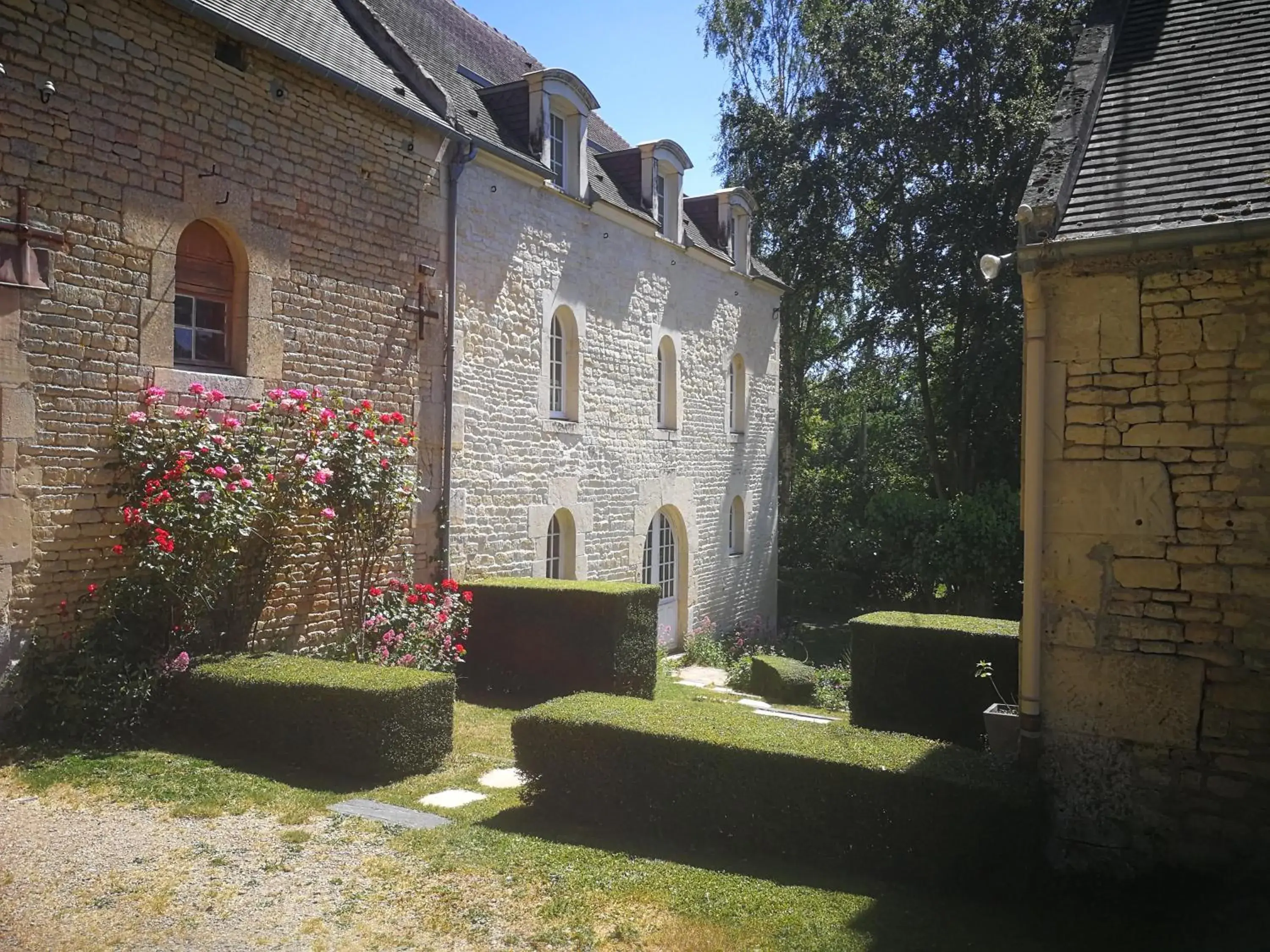 Property building in Chambres d'hôtes du Bas Manoir Property building in Chambres d'hôtes du Bas Manoir
