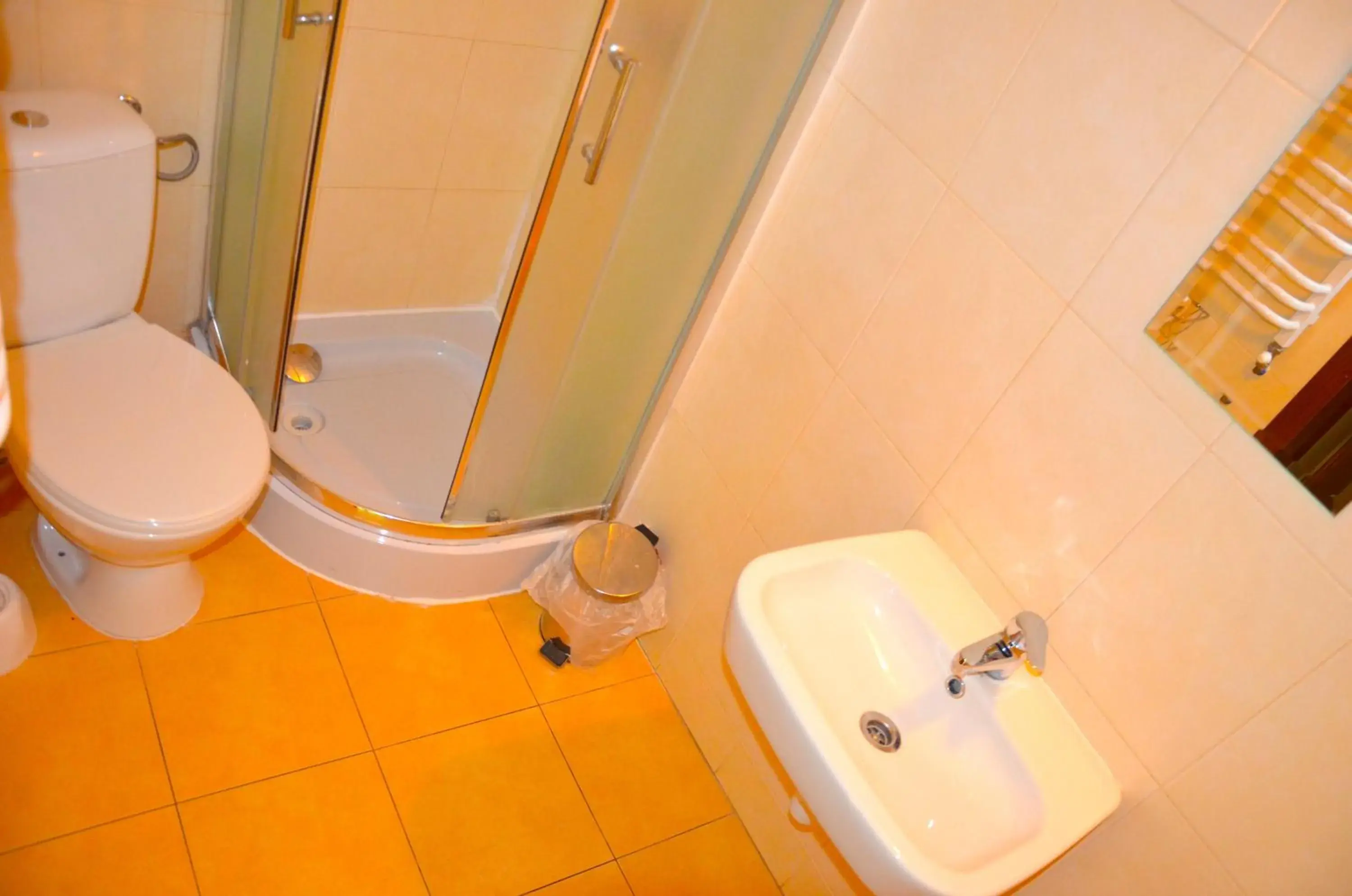 Twin Room with Bathroom in Ośrodek Wypoczynkowo-Szkoleniowy HALNY Twin Room with Bathroom in Ośrodek Wypoczynkowo-Szkoleniowy HALNY