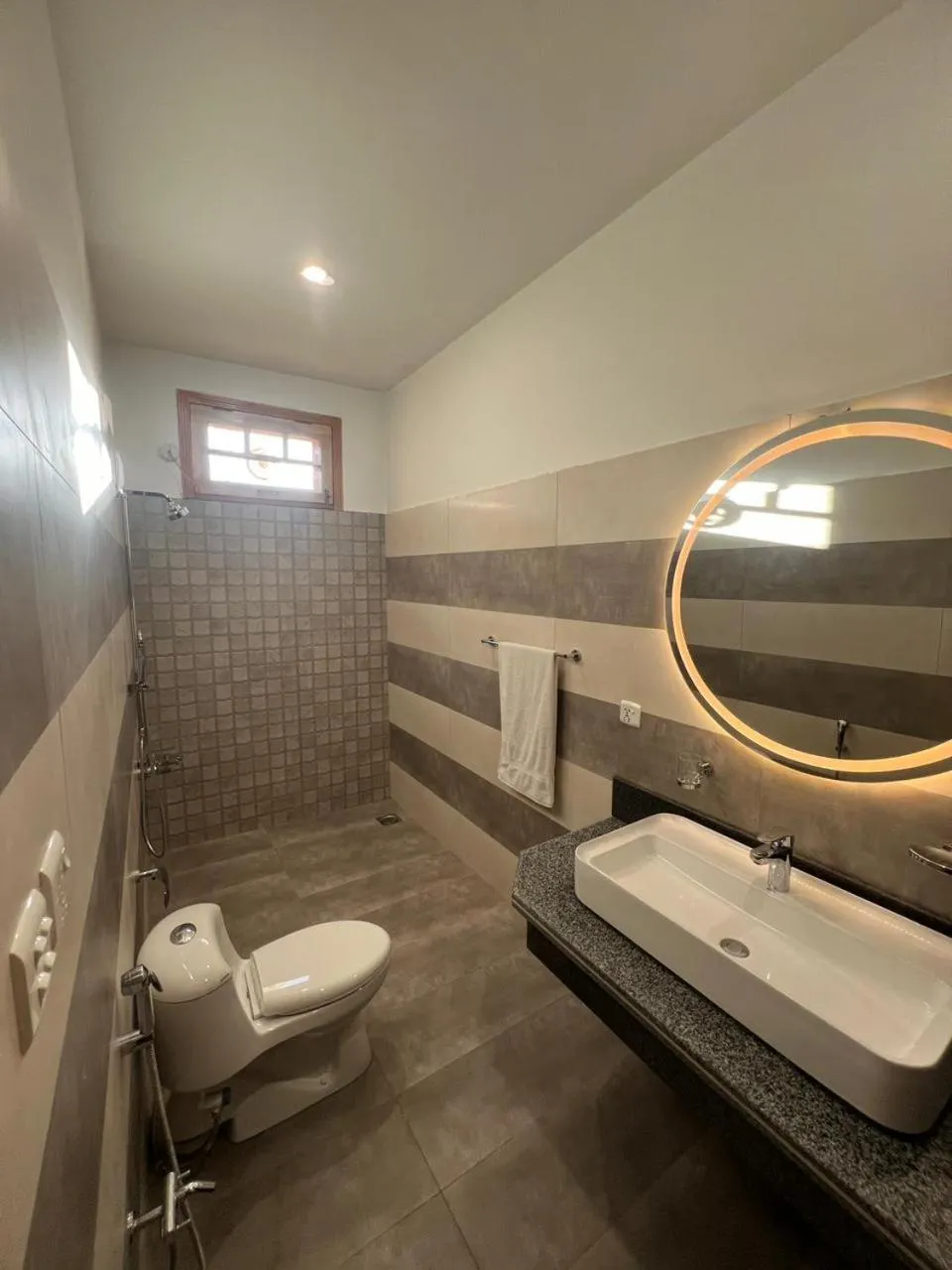 Shower in ISLE OF HIGHLAND TOURS Guest House