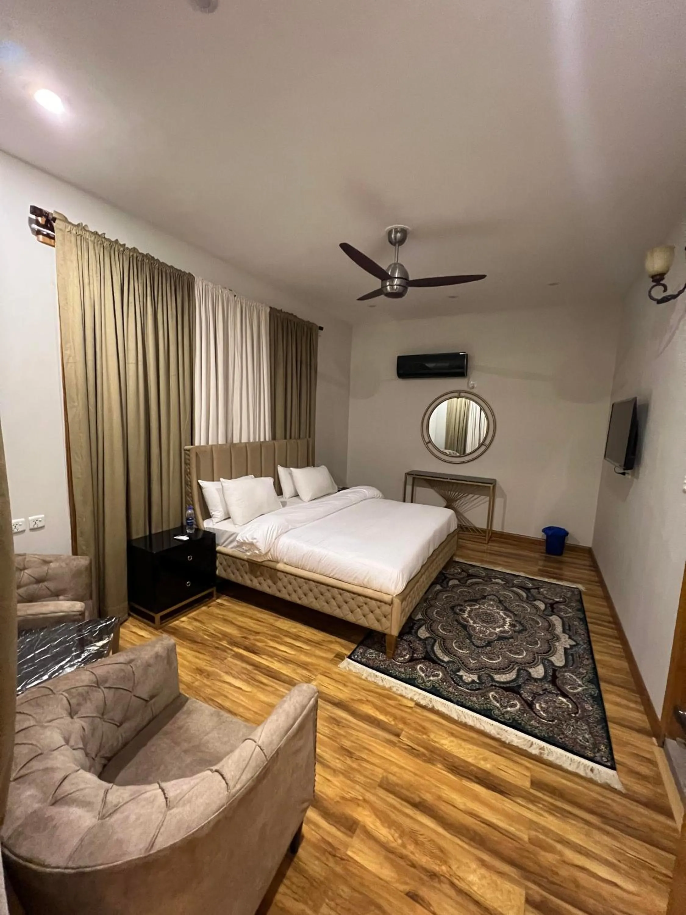 Photo of the whole room, Bed in ISLE OF HIGHLAND TOURS Guest House