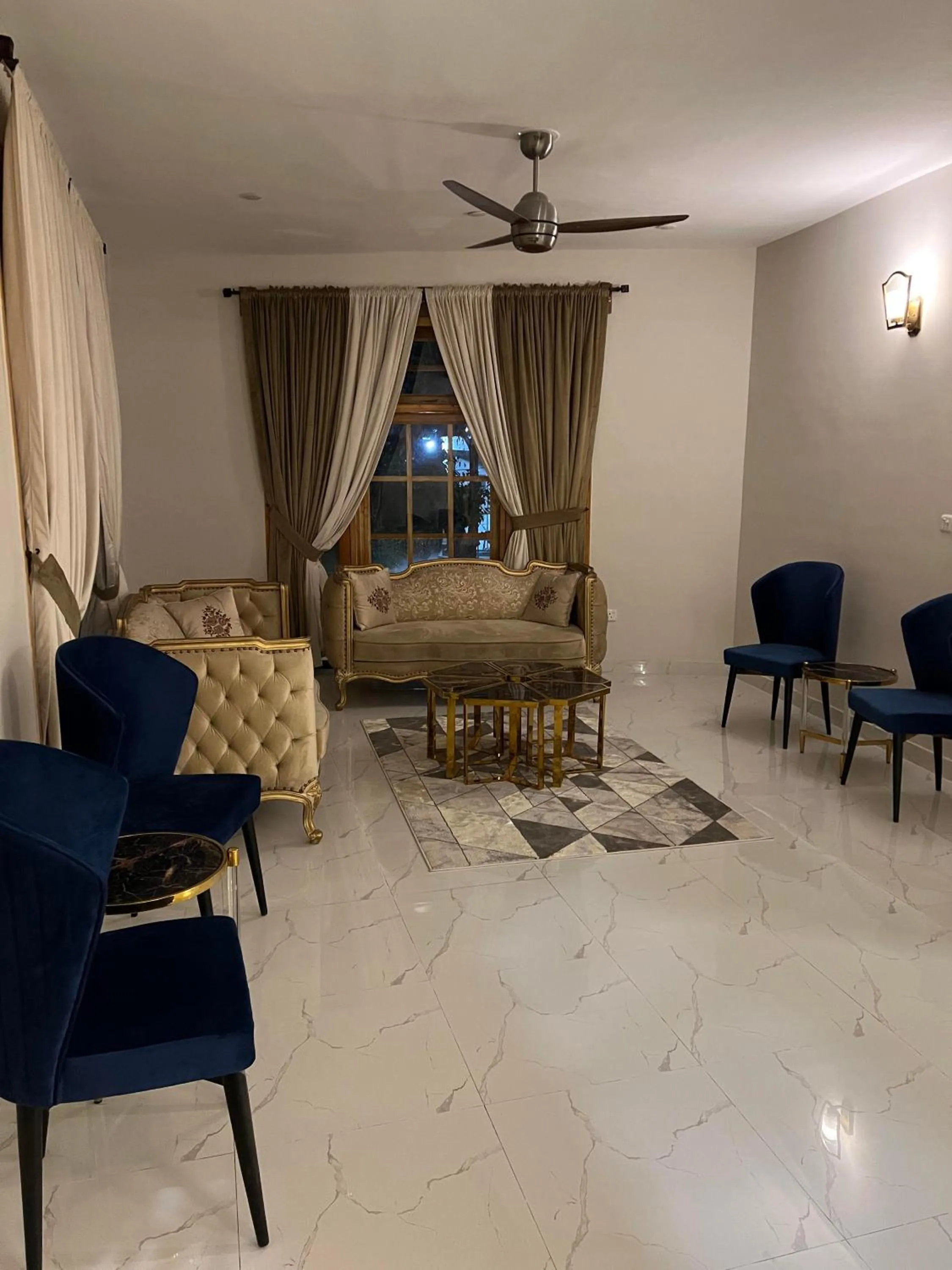 Seating area in ISLE OF HIGHLAND TOURS Guest House