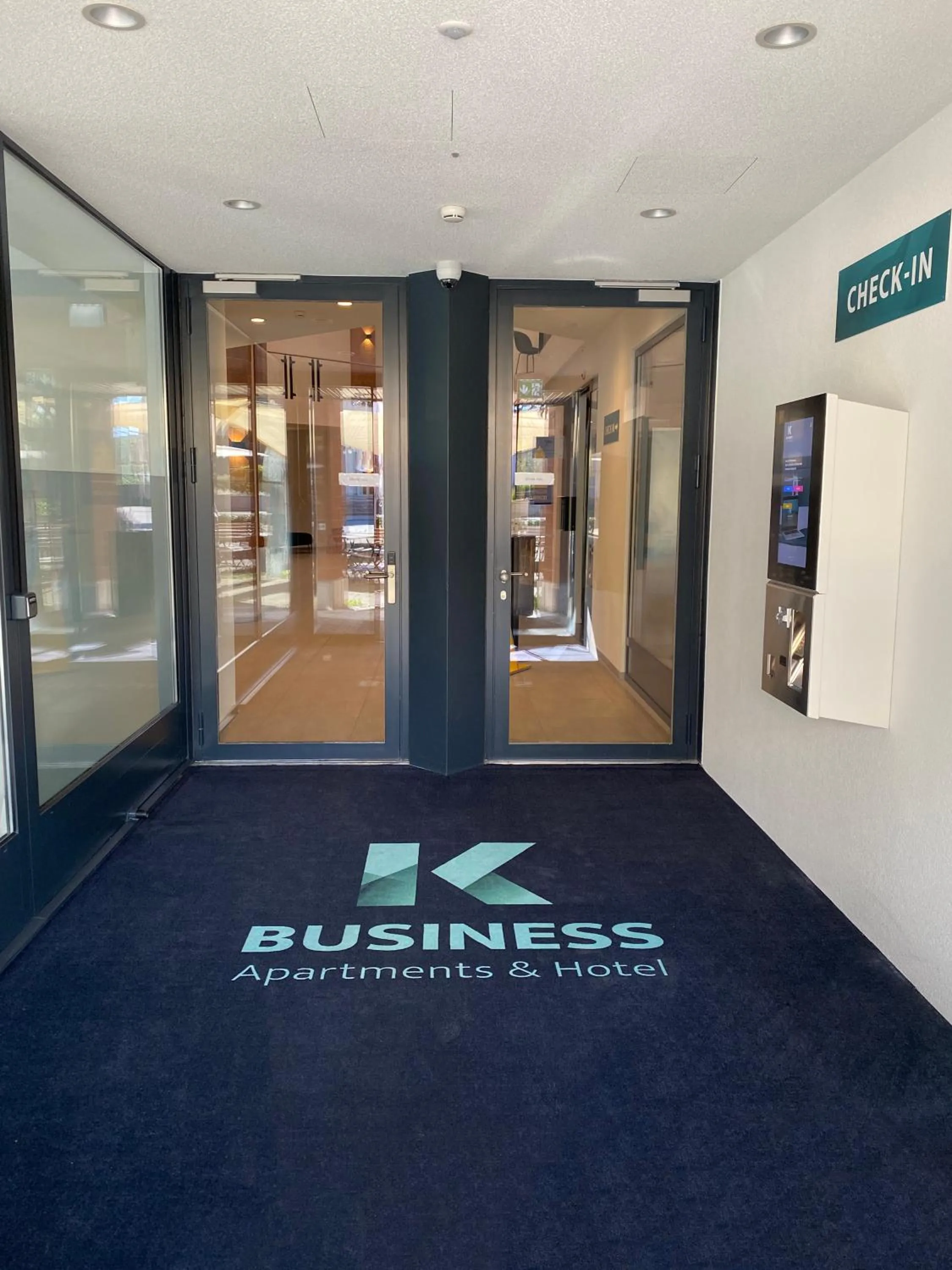 Facade/entrance in K BUSINESS