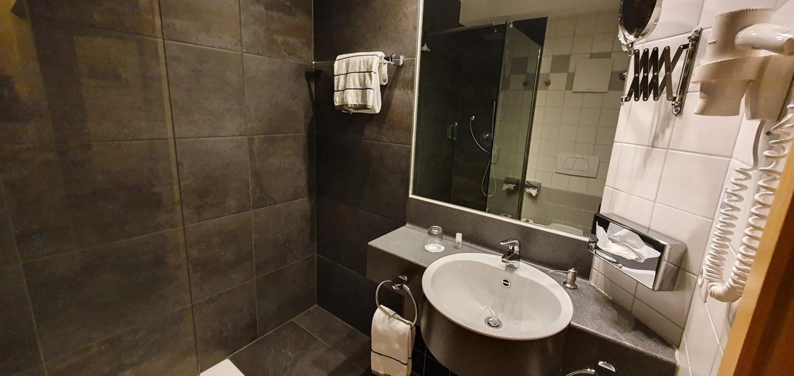 Shower in Hotel Ifen