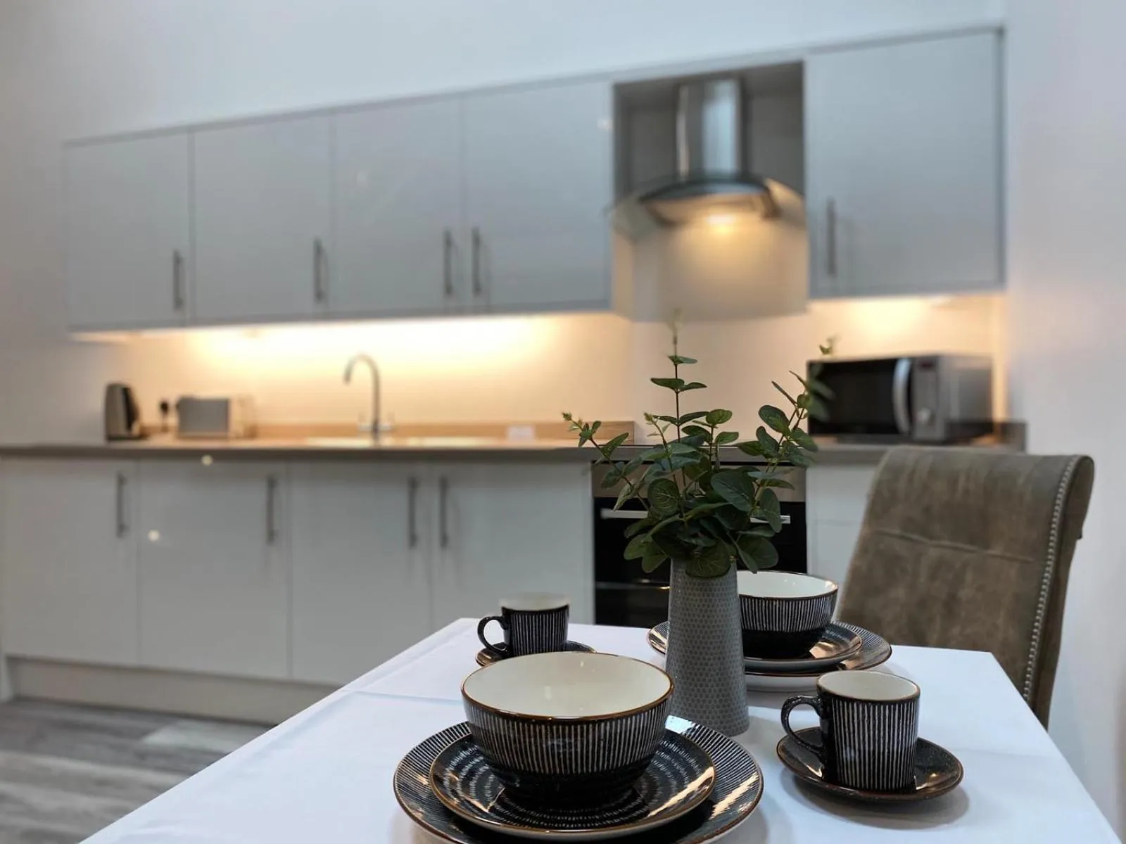 Kitchen or kitchenette in King Street Serviced Apartments