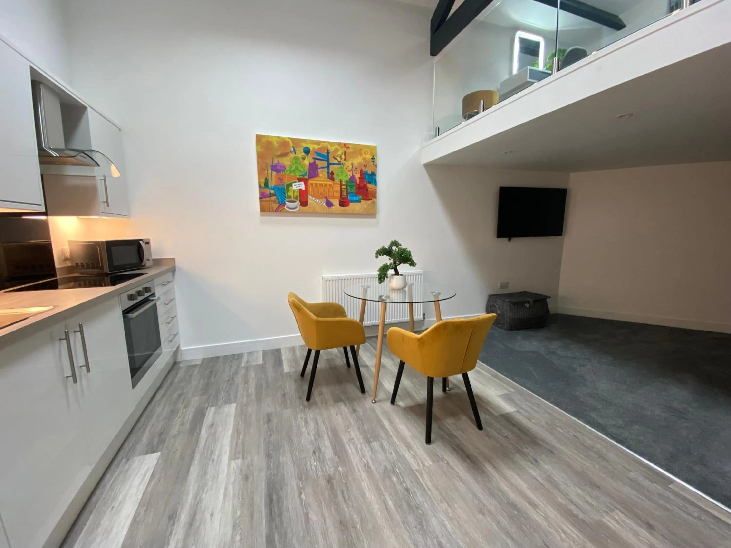 Kitchen or kitchenette in King Street Serviced Apartments