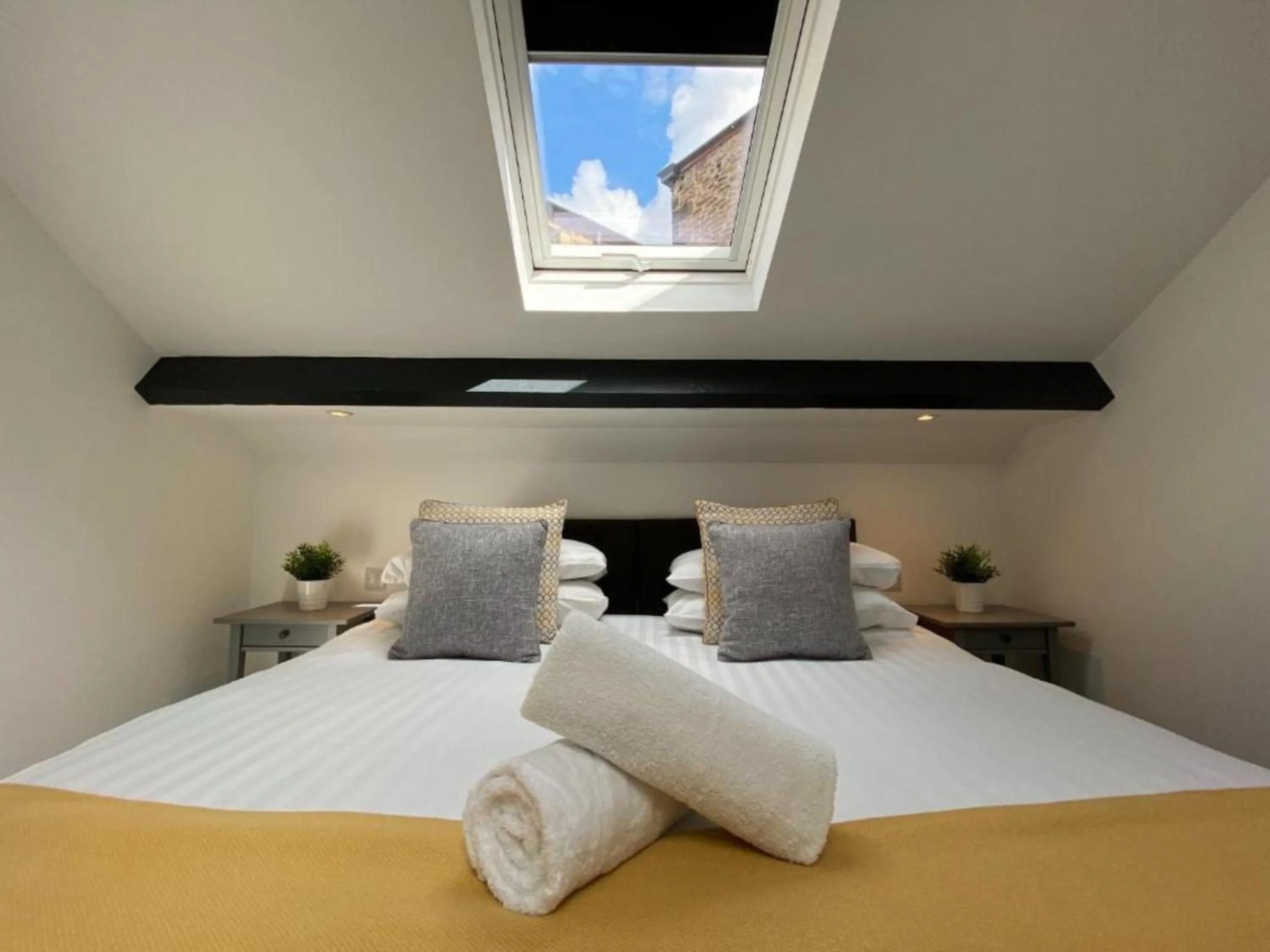 Bedroom, Bed in King Street Serviced Apartments
