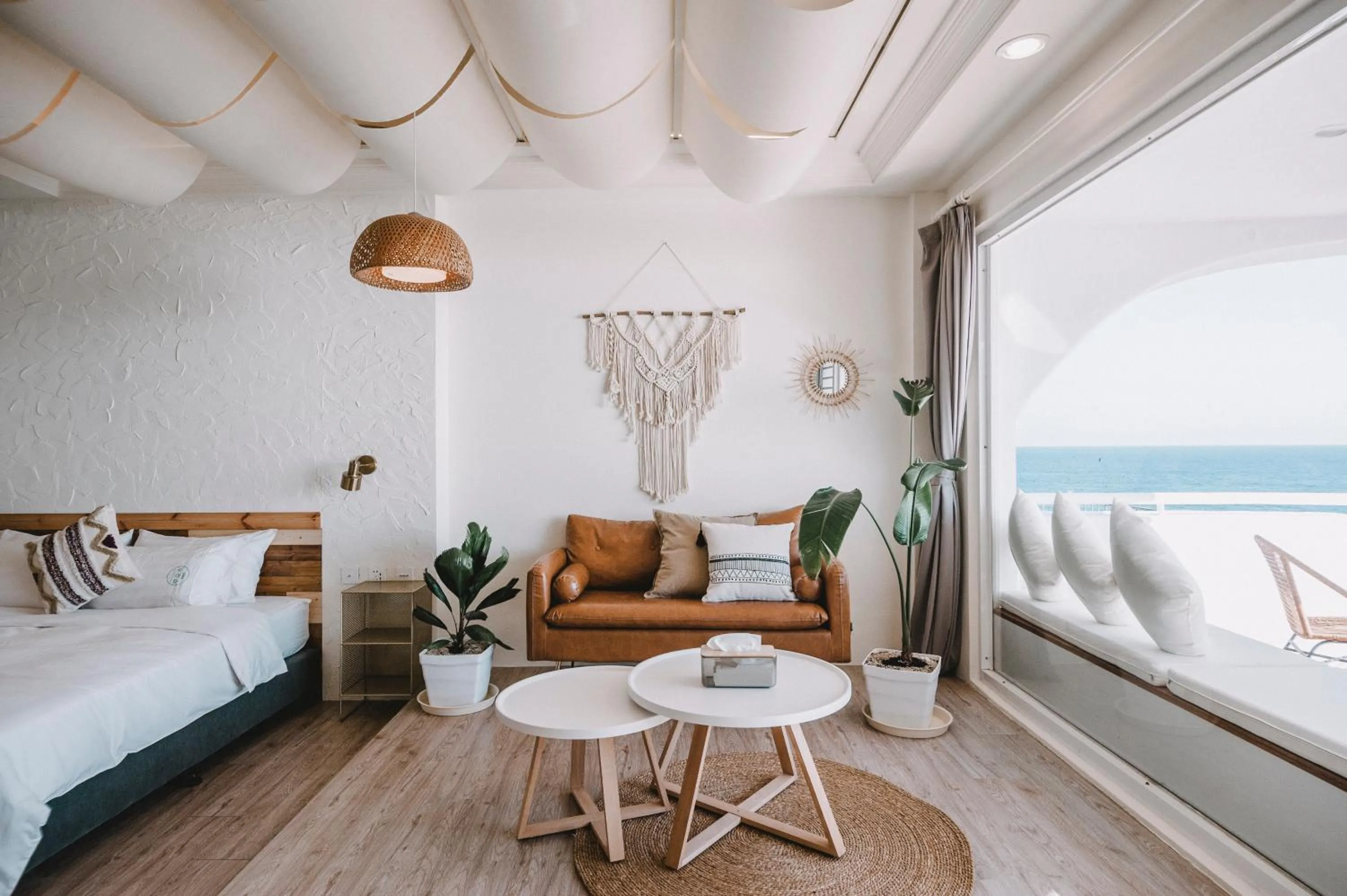 Bed in Yellow's Kenting B&B II