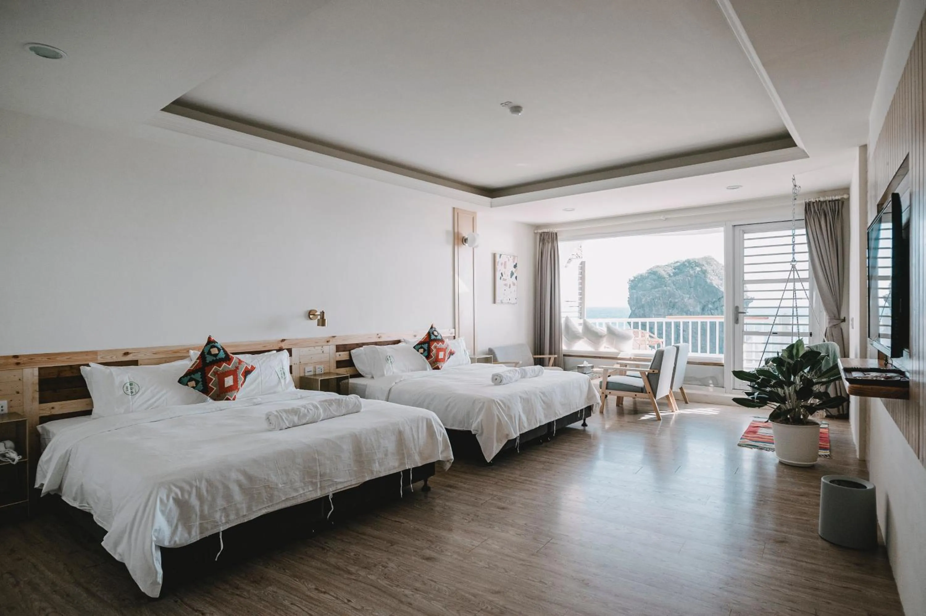 Bed in Yellow's Kenting B&B II