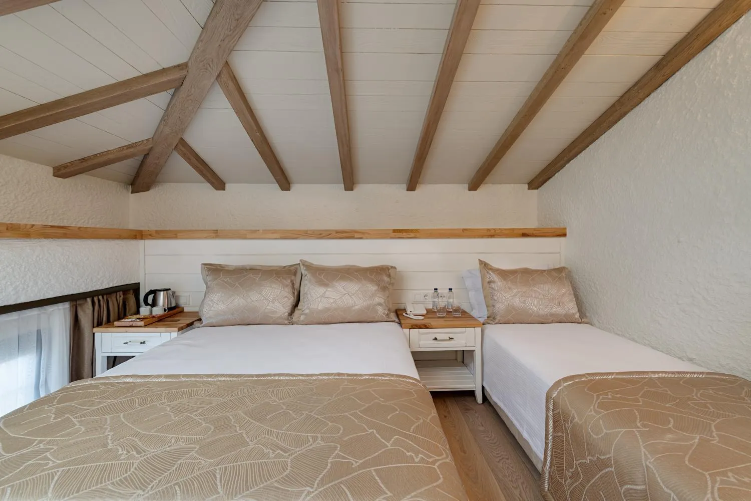 Bed in Atrium Taş Otel