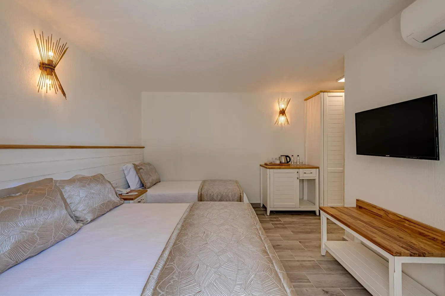 Photo of the whole room, Bed in Atrium Taş Otel