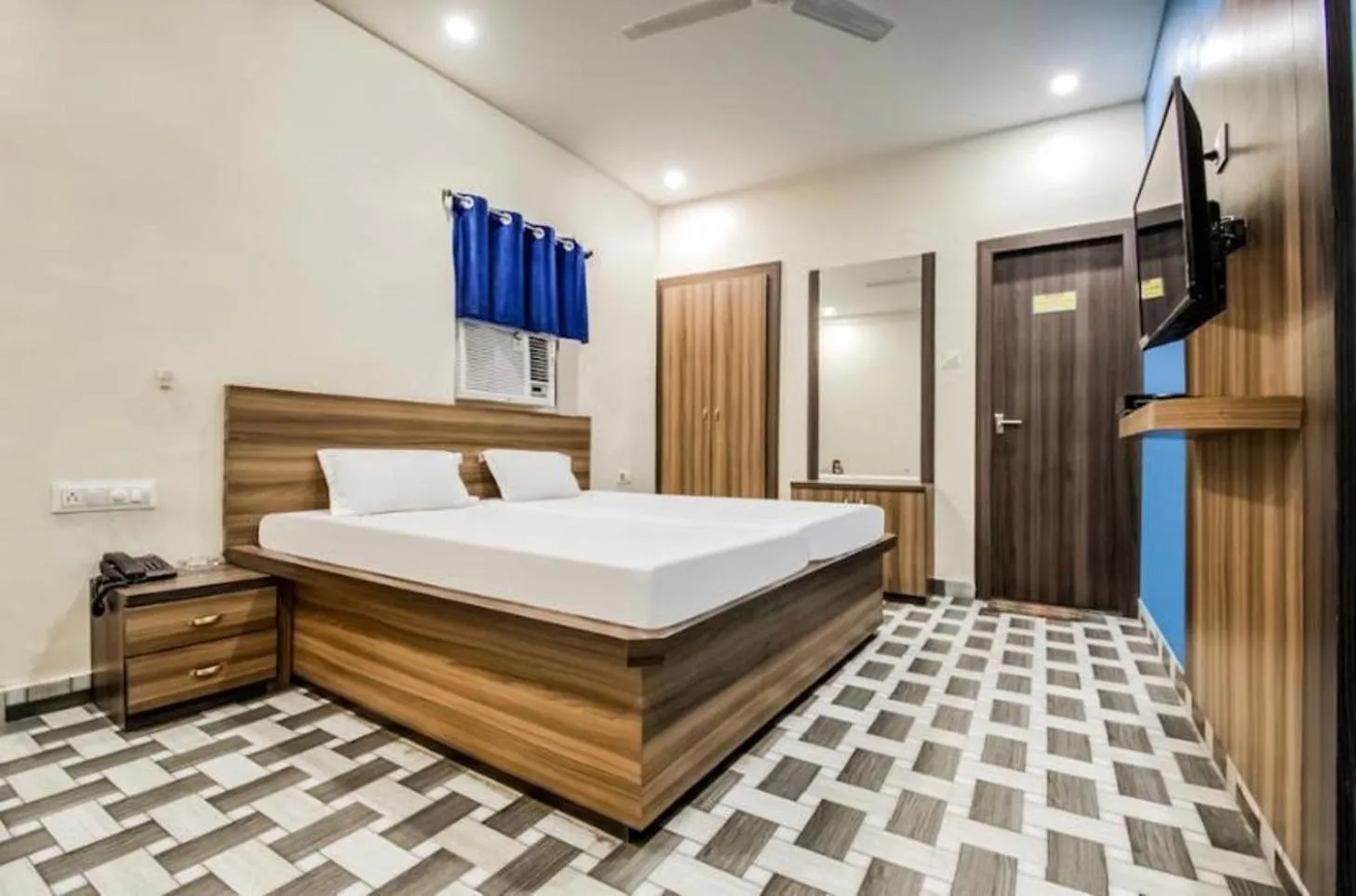 Photo of the whole room, Bed in Hotel Vivek