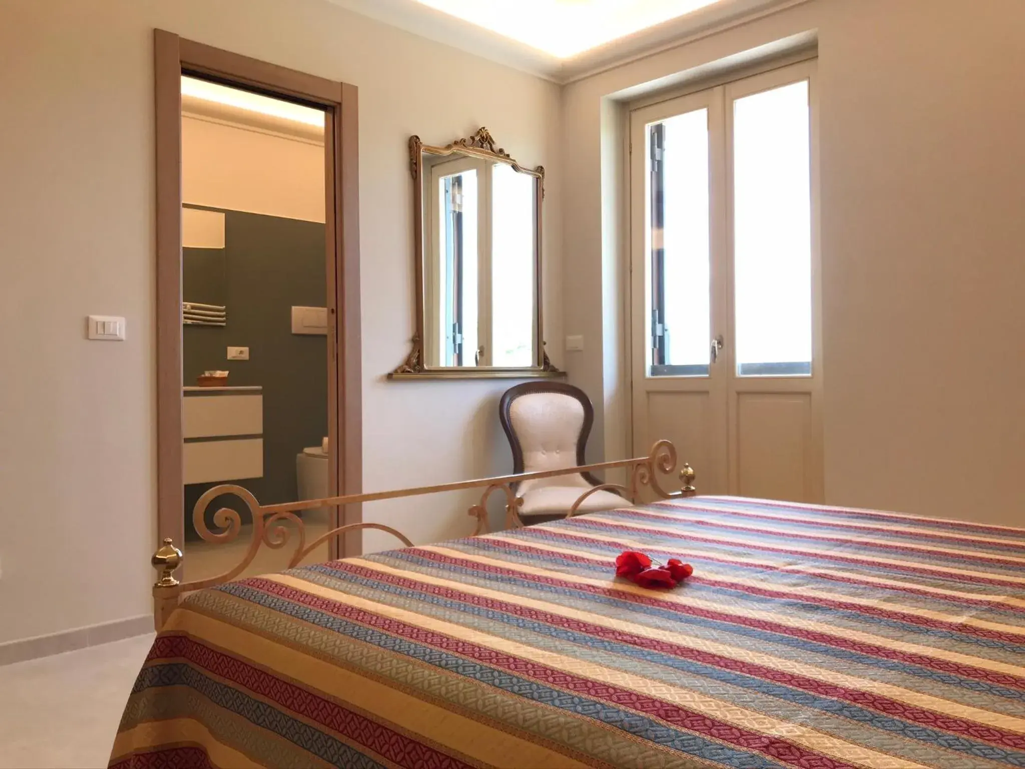 Deluxe Double Room with Bath - single occupancy in B&B Bee Deluxe Double Room with Bath - single occupancy in B&B Bee