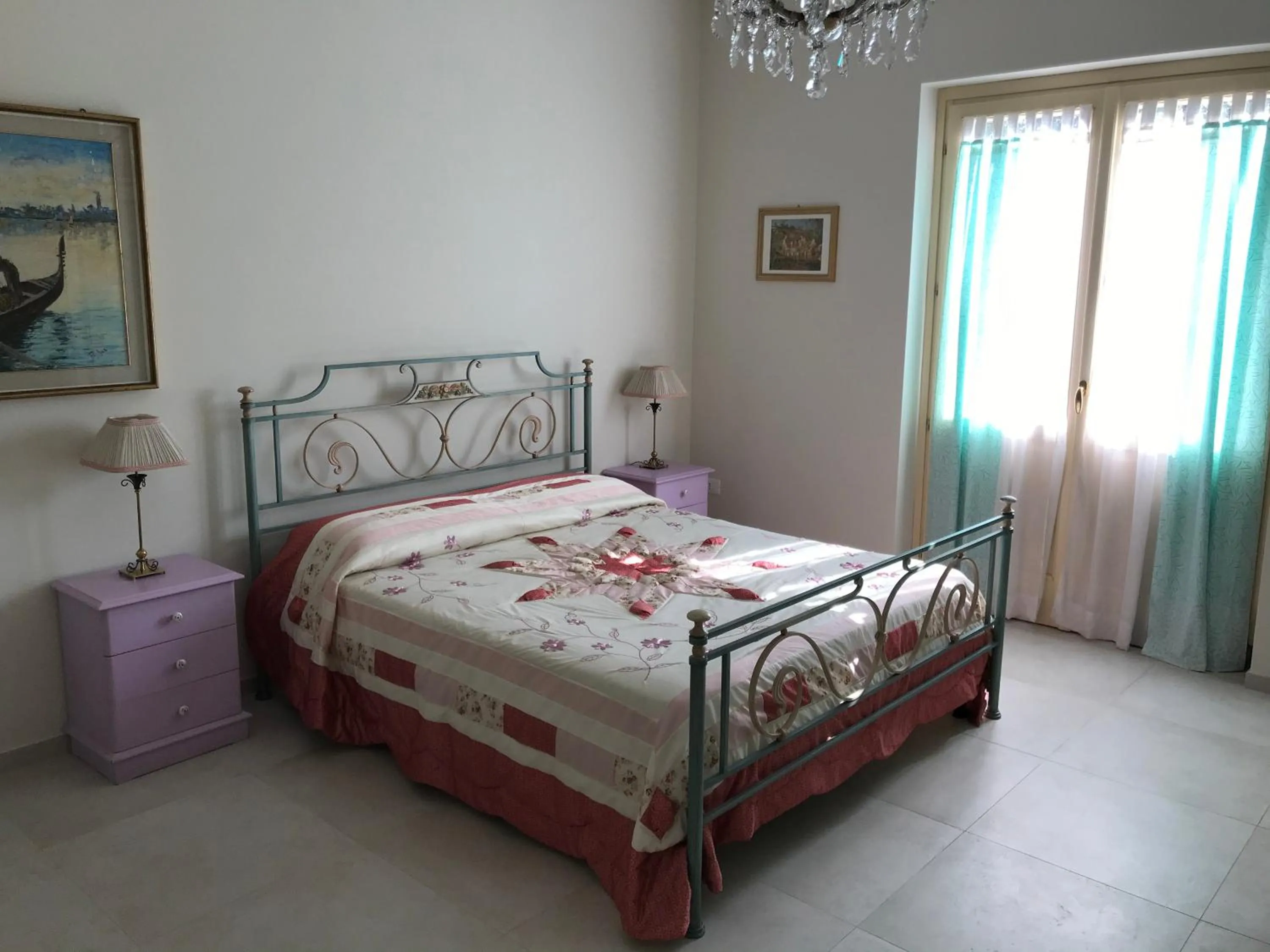 Photo of the whole room, Bed in B&B Bee