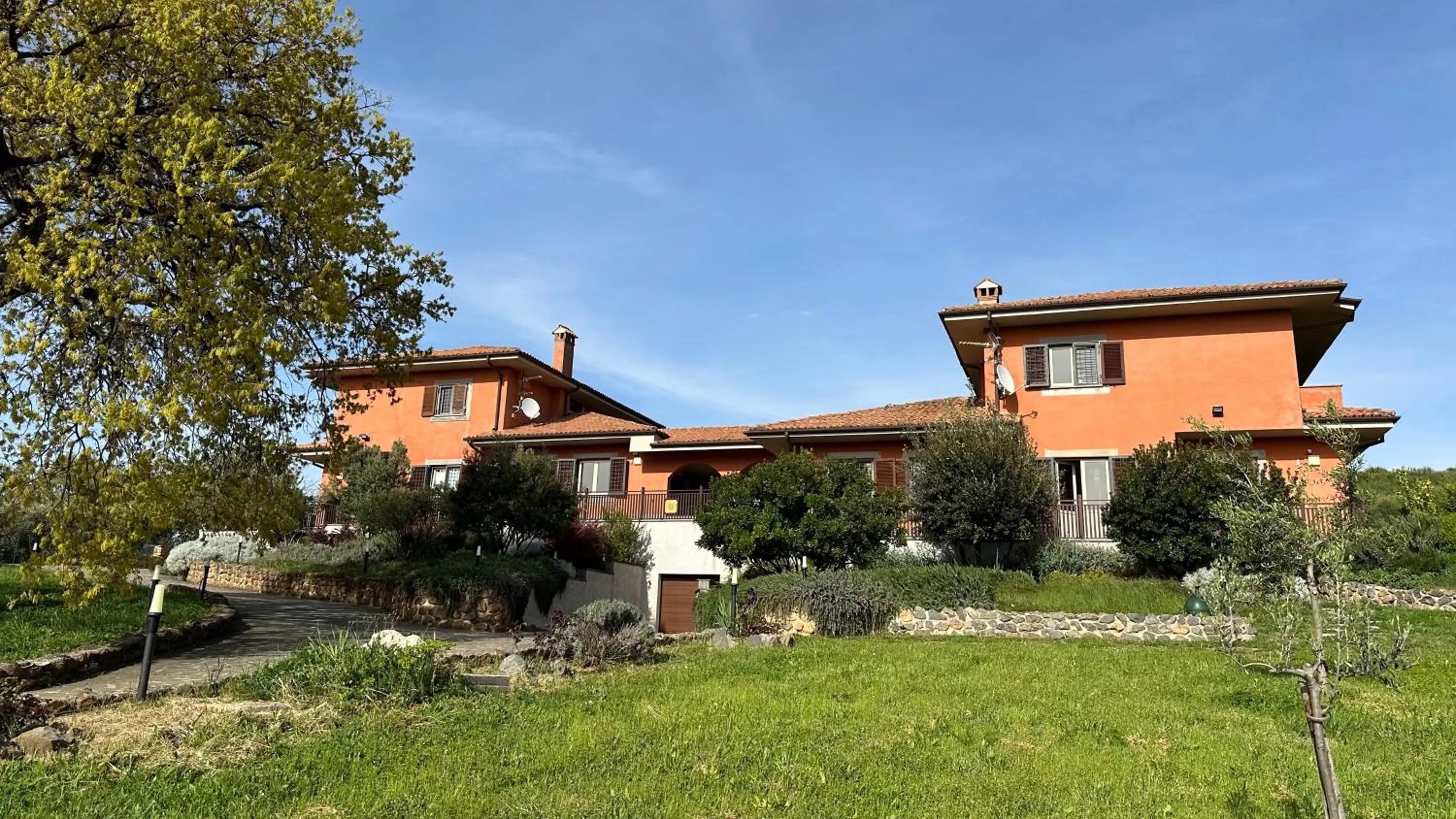 Property building in B&B Bee