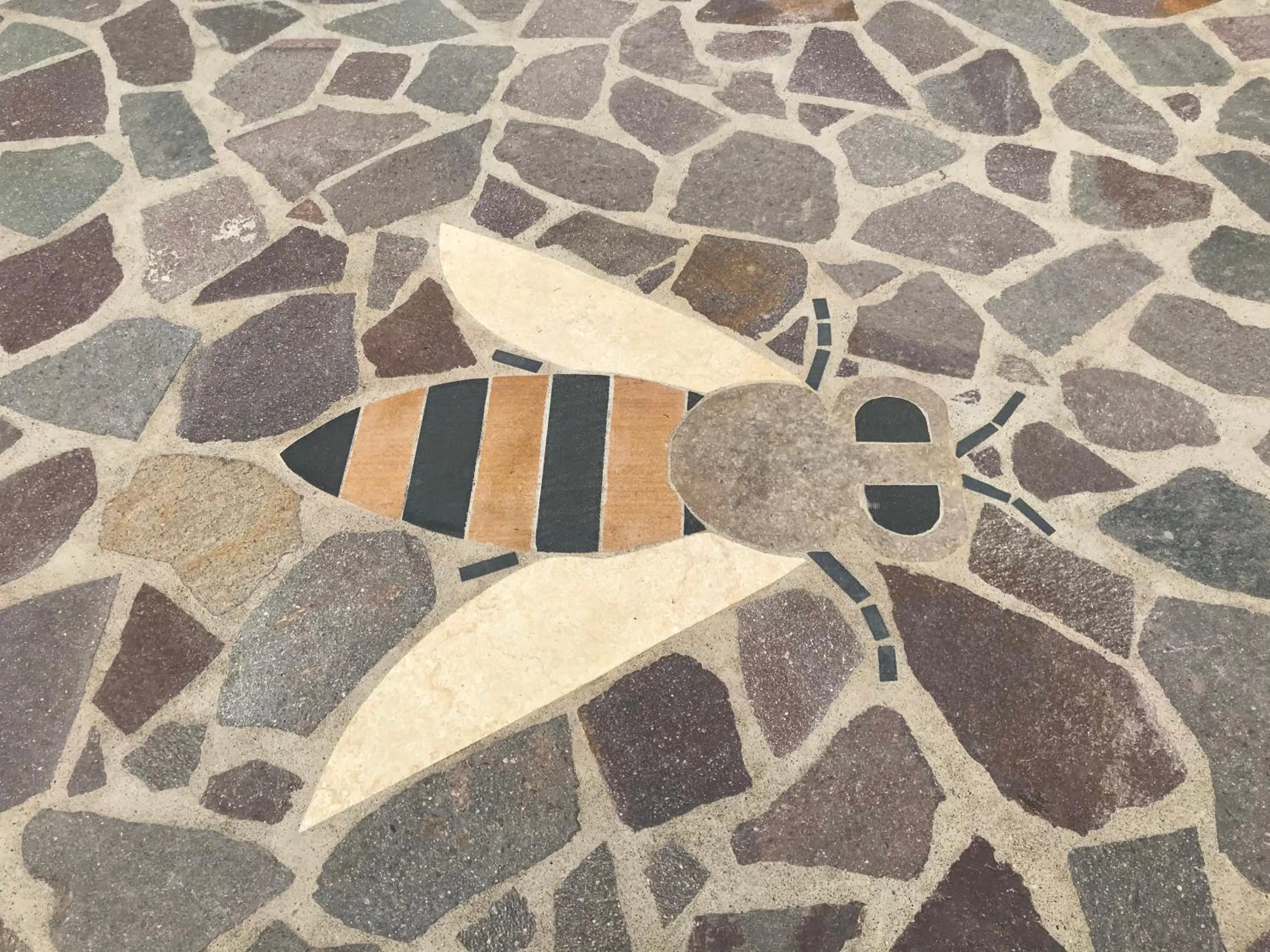 Logo/Certificate/Sign in B&B Bee