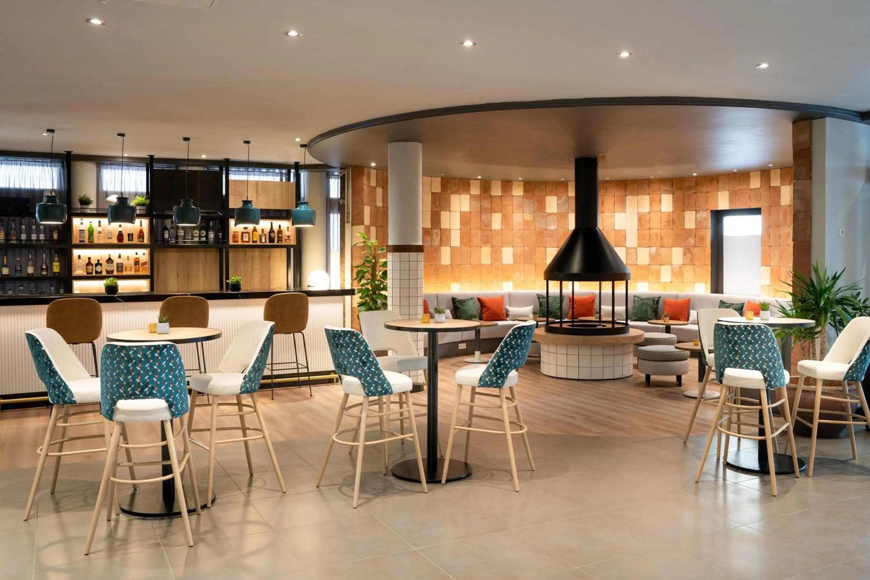 Lounge or bar in Hotel München City Center affiliated by Meliá