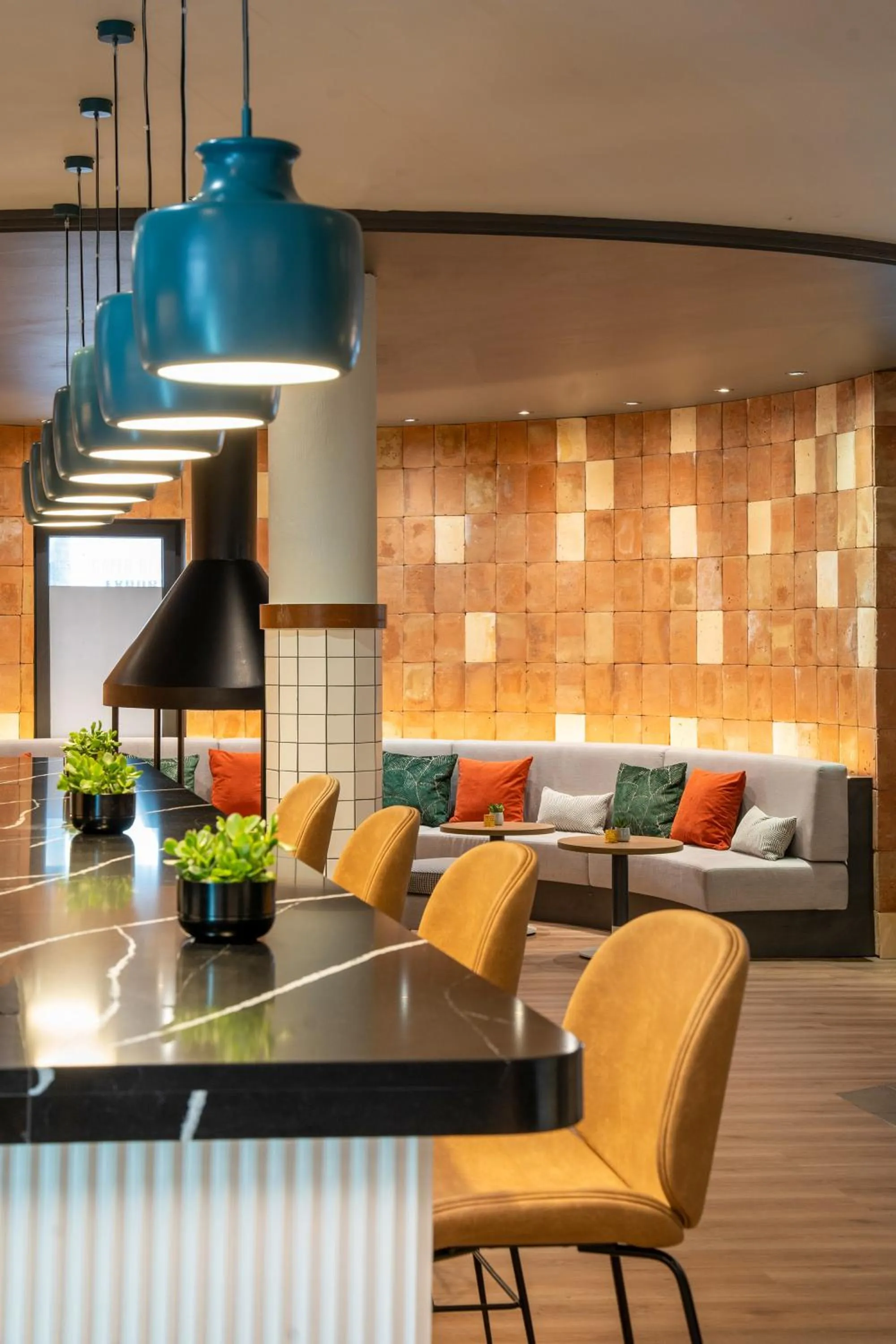 Lounge or bar in Hotel München City Center affiliated by Meliá